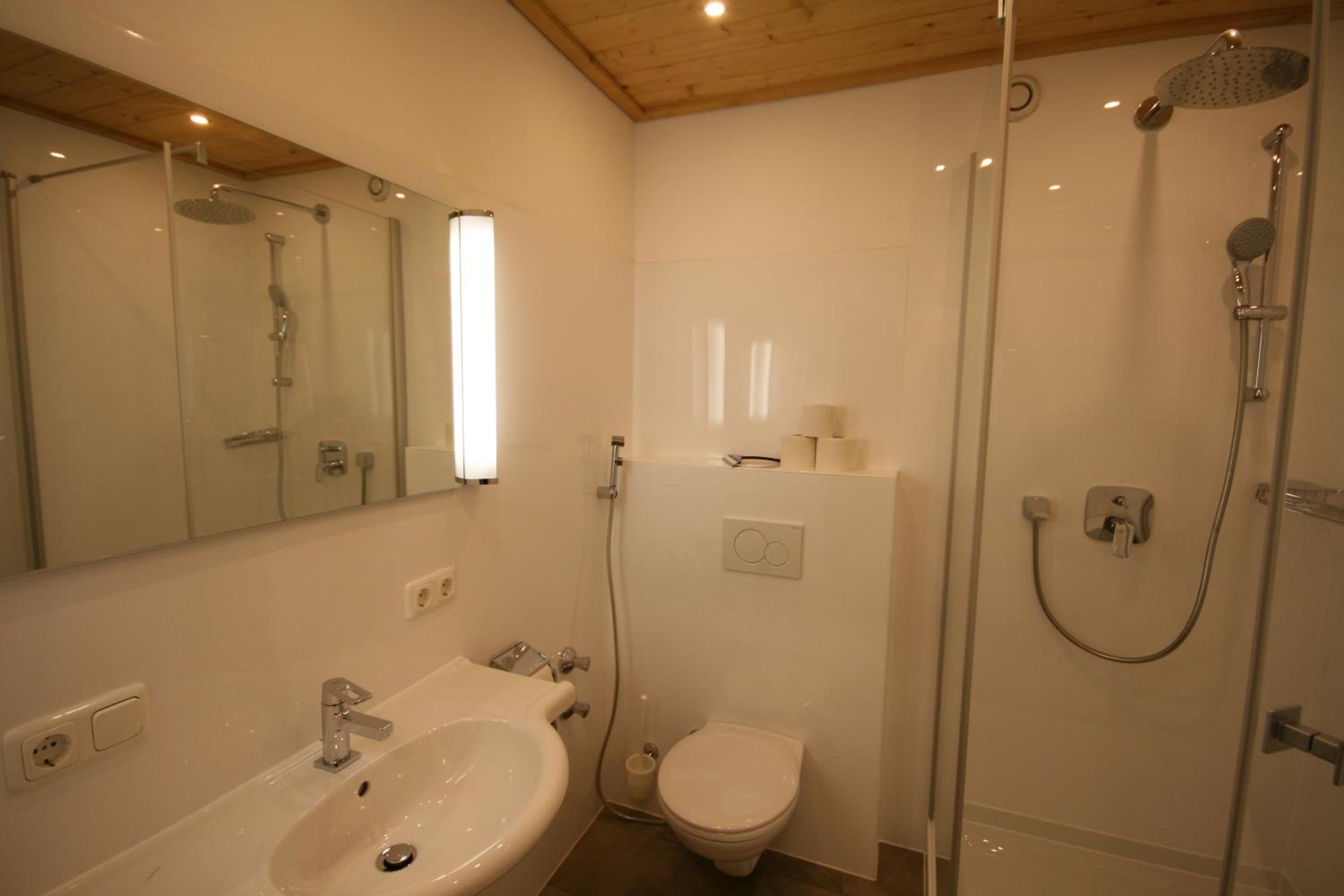 Standard One-Bedroom Apartment with Balcony - Photo 14