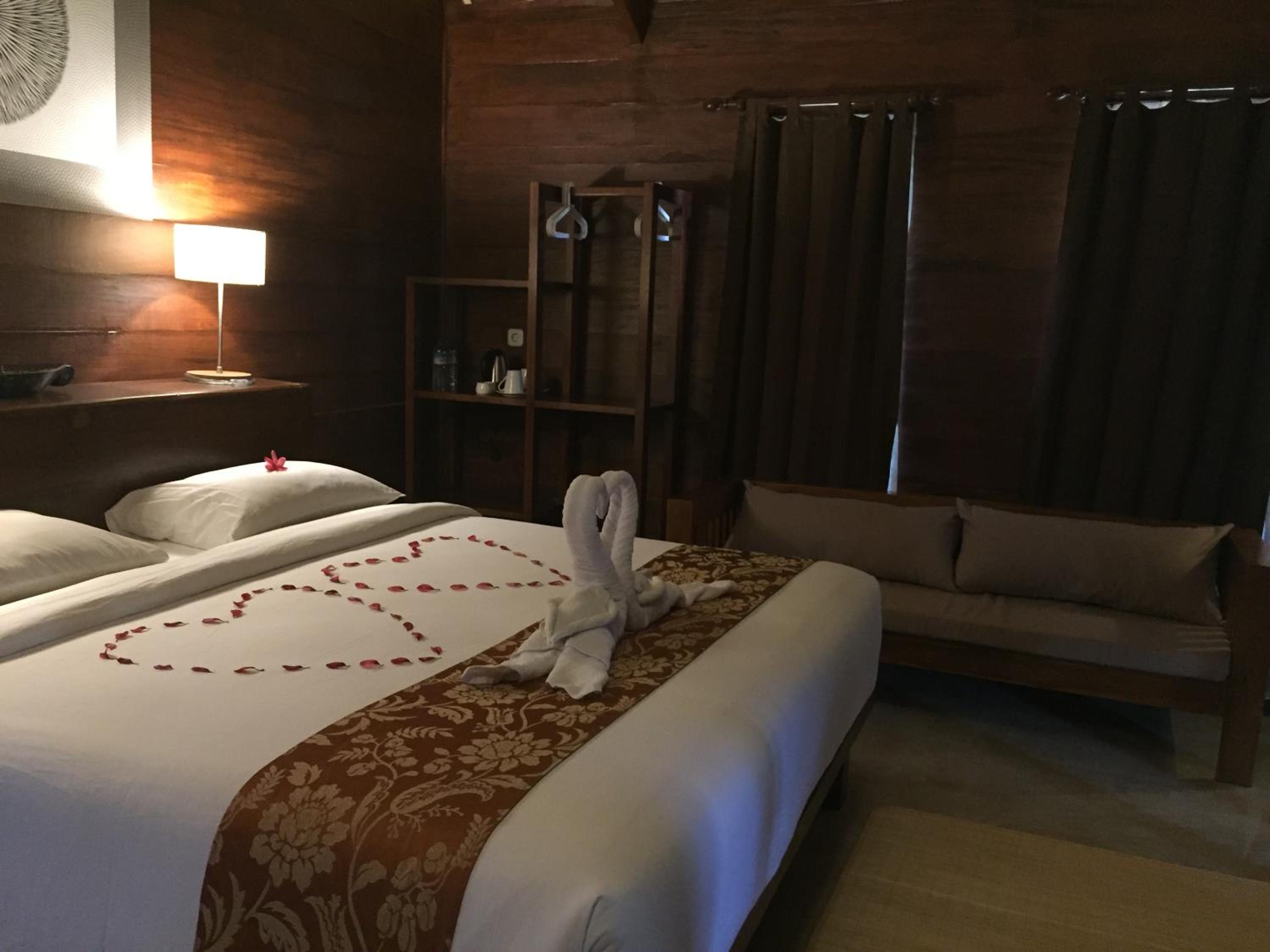 Junior Suite with Pool View photo 2