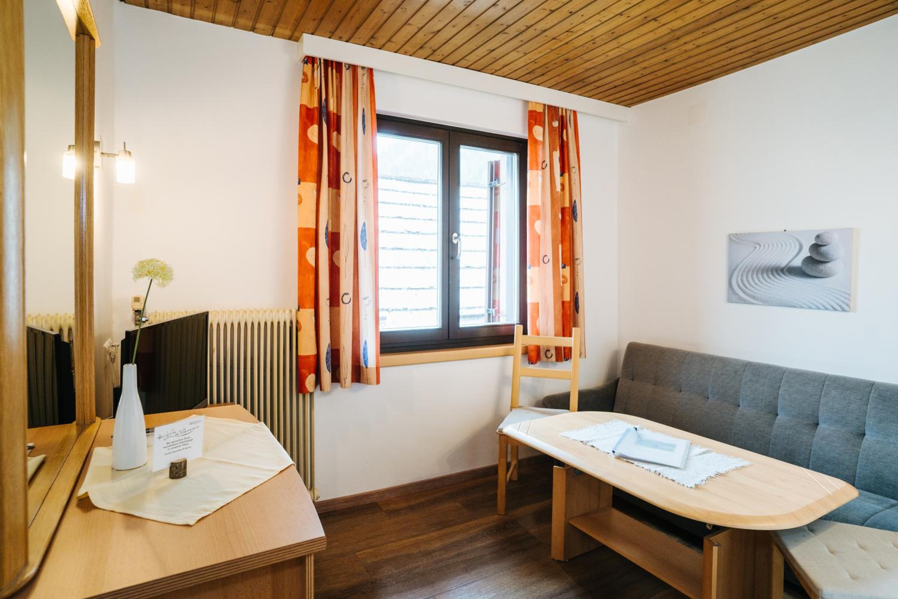 Apartment with Lake View photo 3
