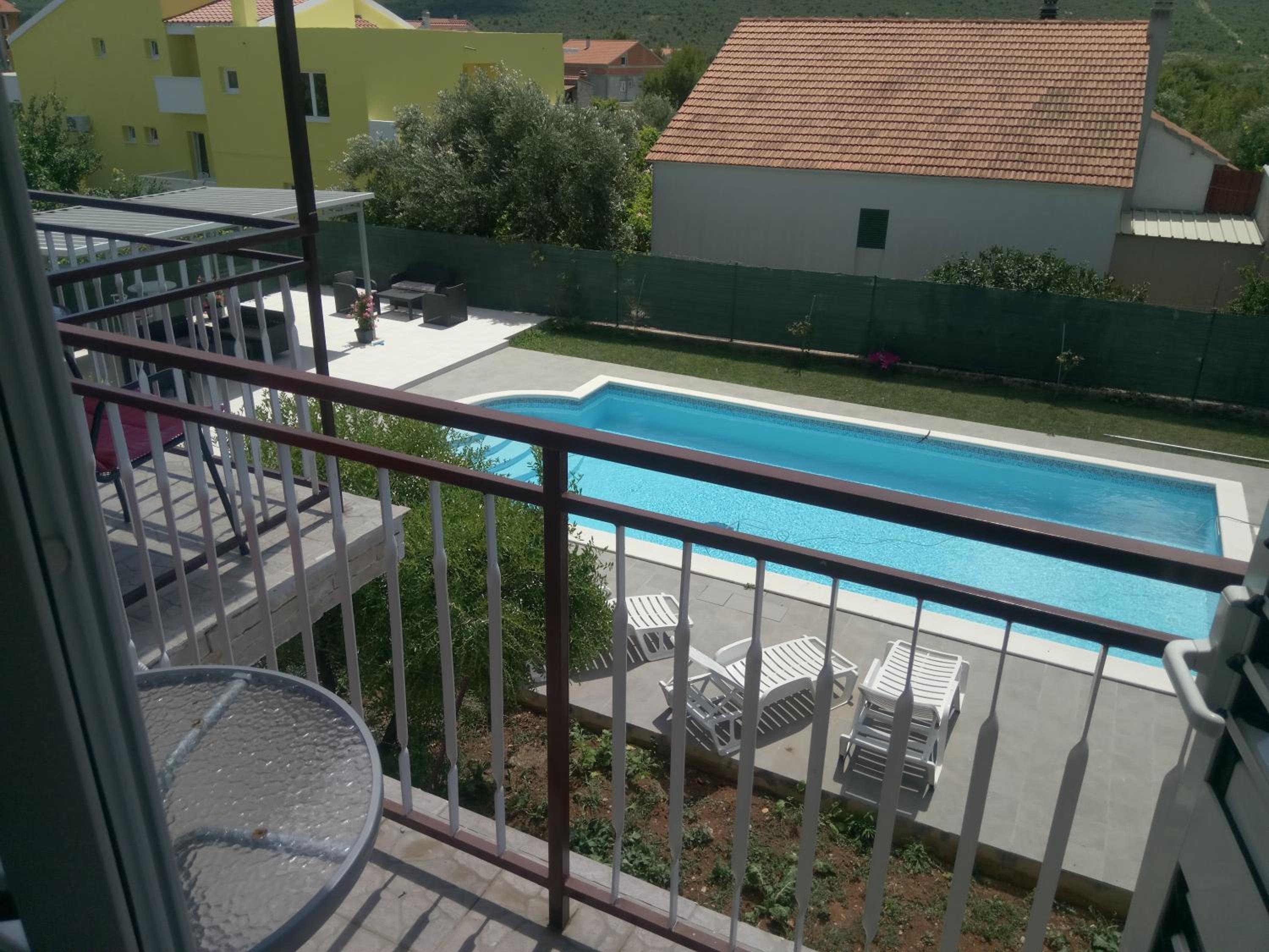 Triple Room with Balcony (no kitchen) - Photo 2