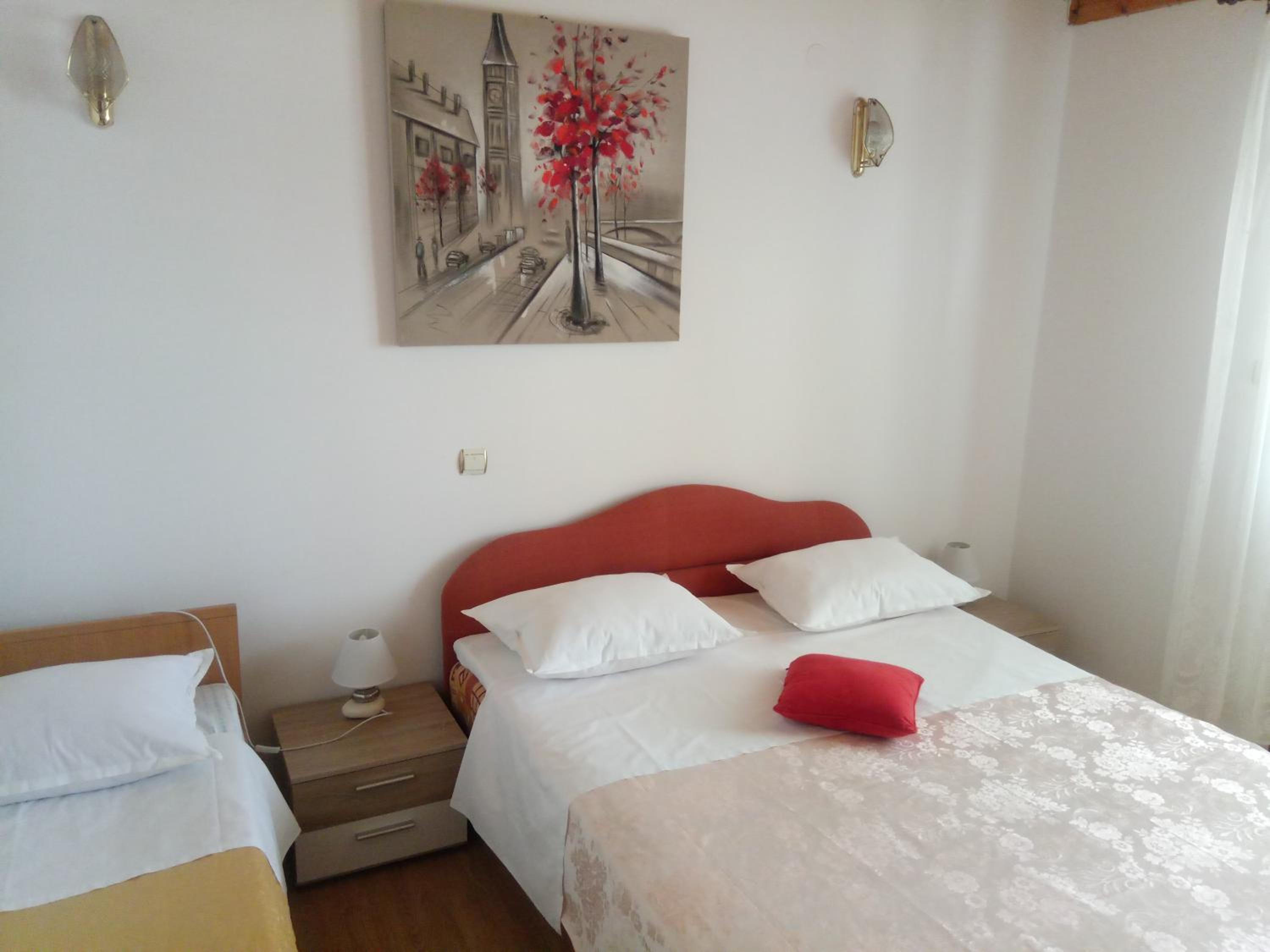 Triple Room with Balcony (no kitchen) - Photo 1