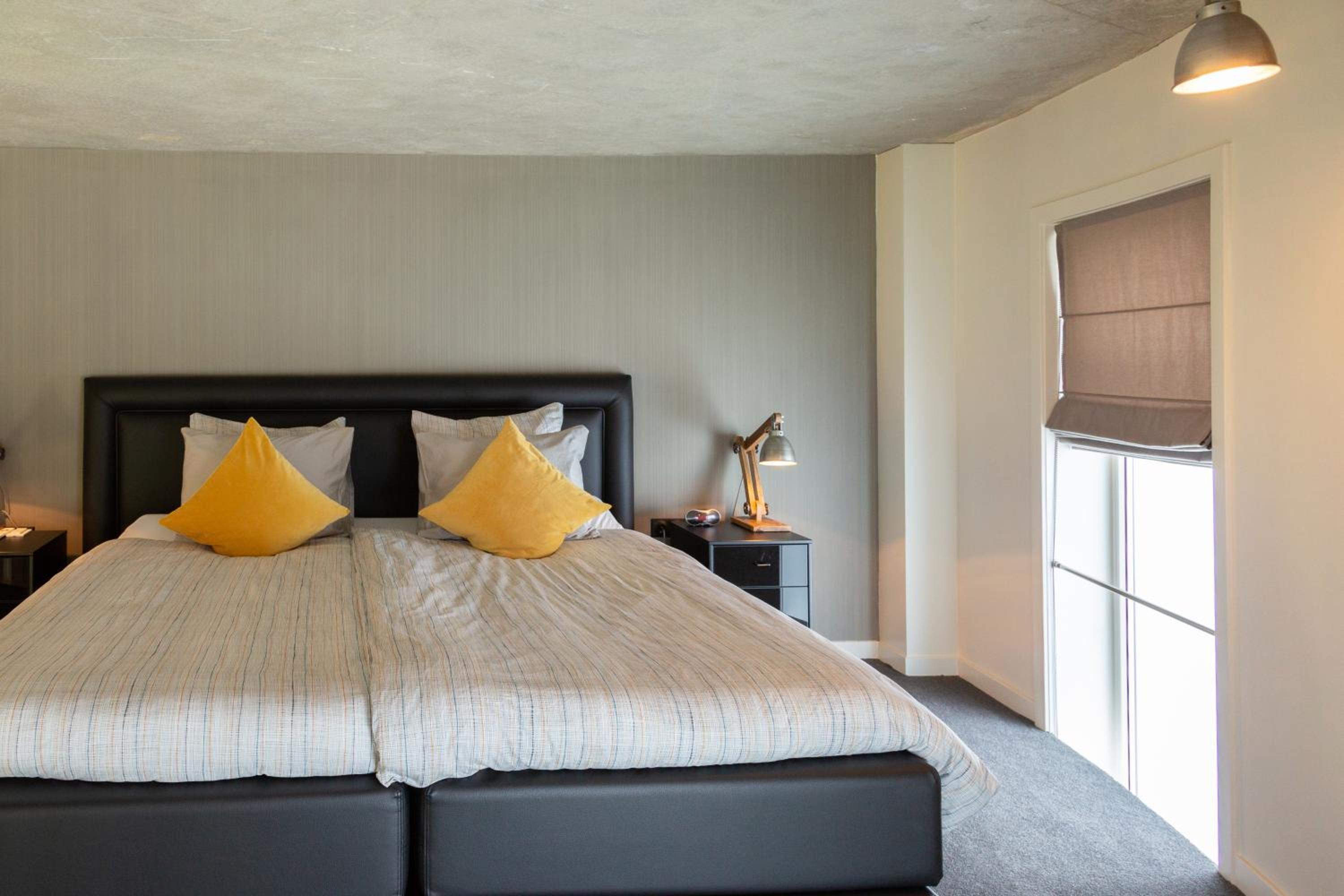 Deluxe Queen Room - Photo 10