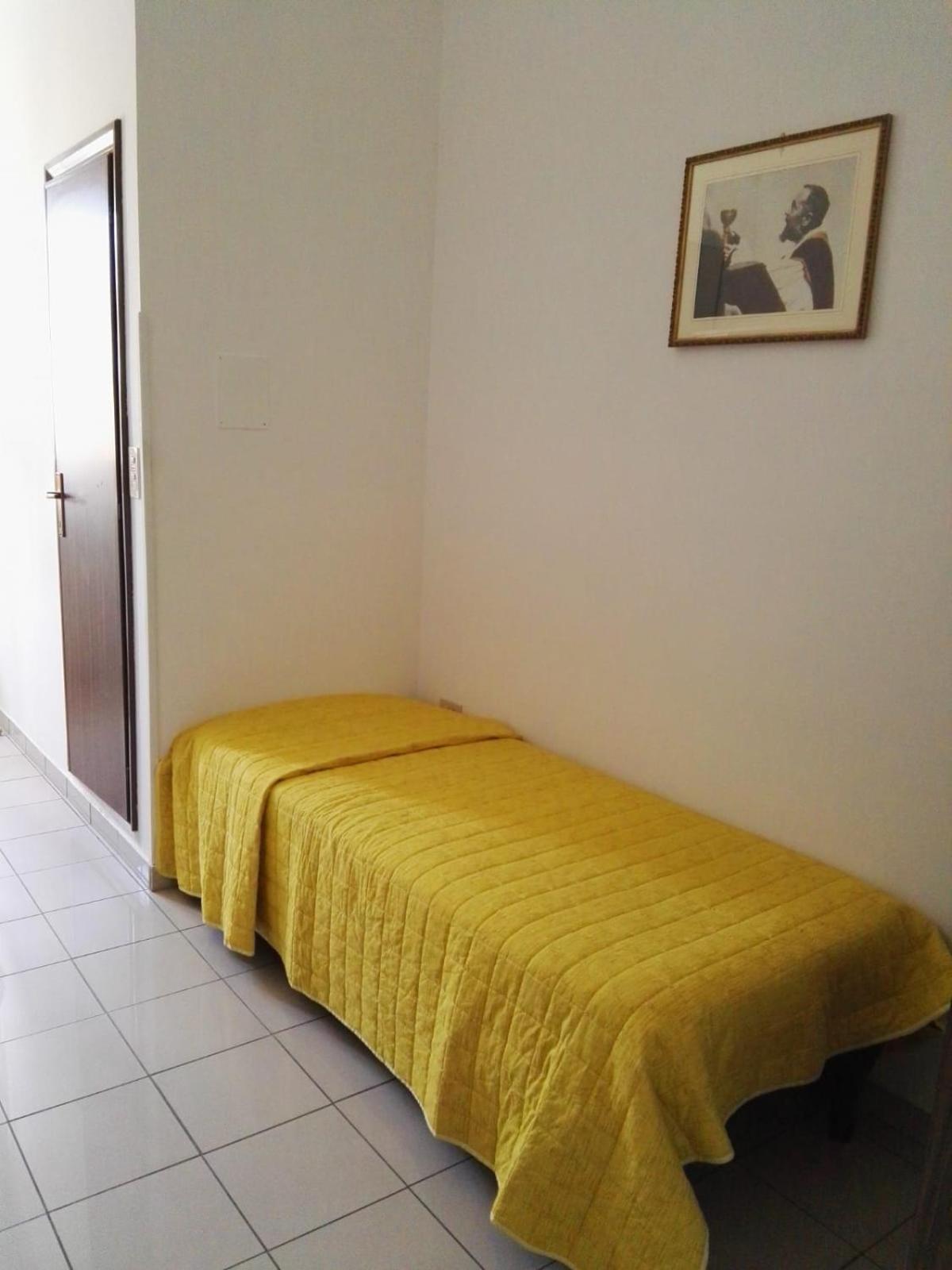 Single Room with Private Bathroom photo 1