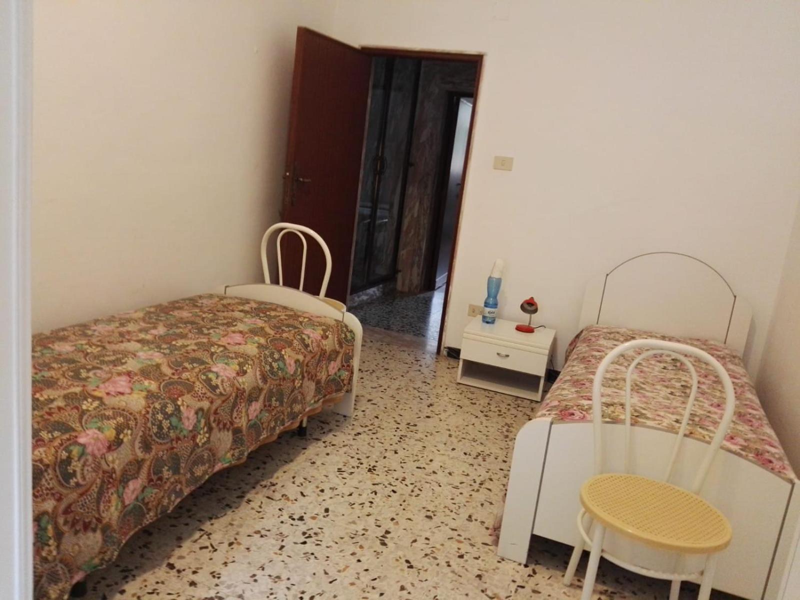 Double or Twin Room with Private Bathroom - Photo 4