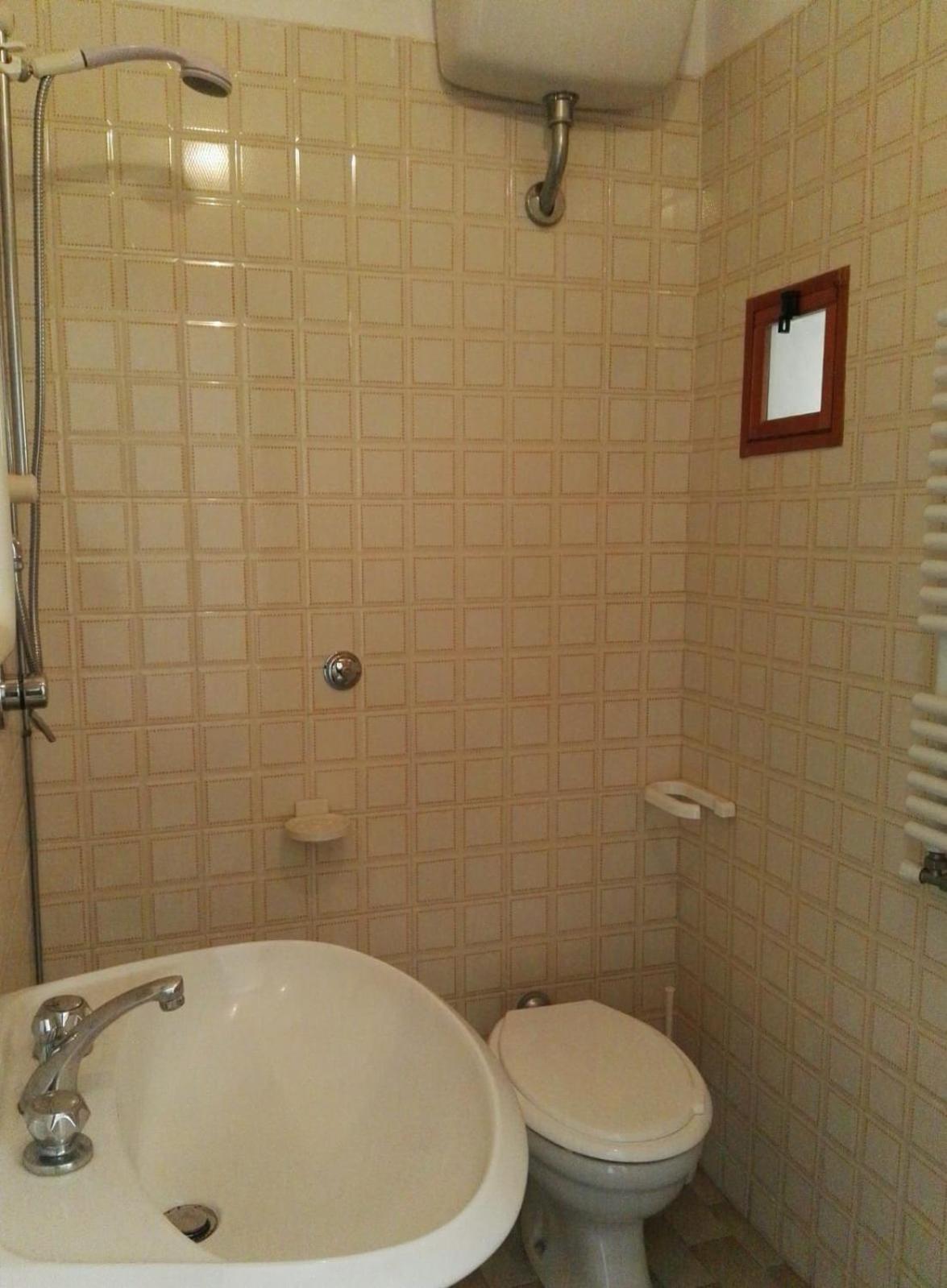 Double or Twin Room with Private Bathroom - Photo 12