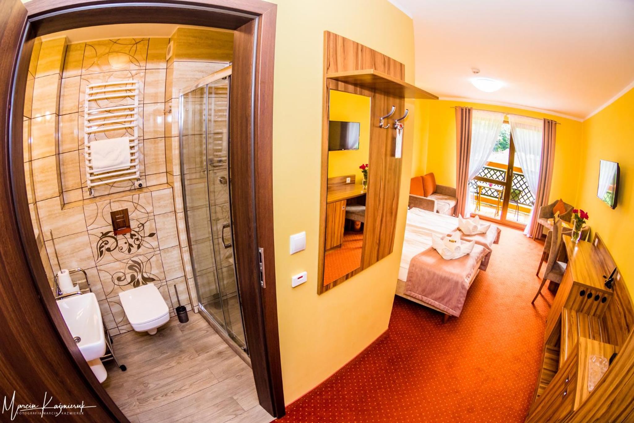 Quadruple room with sofa bed (2 Beds + Sofa for 2 people) with Balcony or Terrace - Photo 2