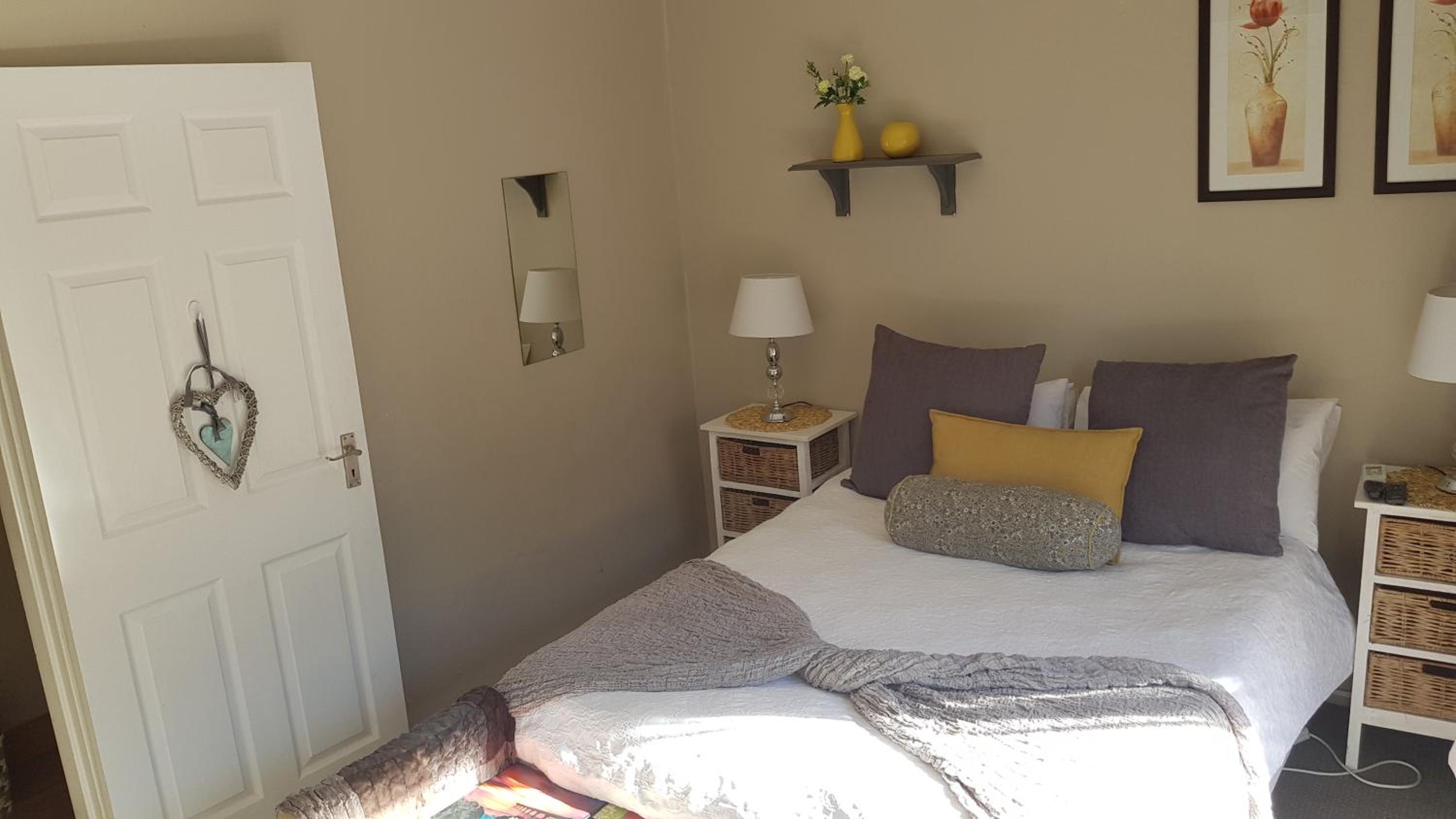 Double Room with Pool View - Photo 6
