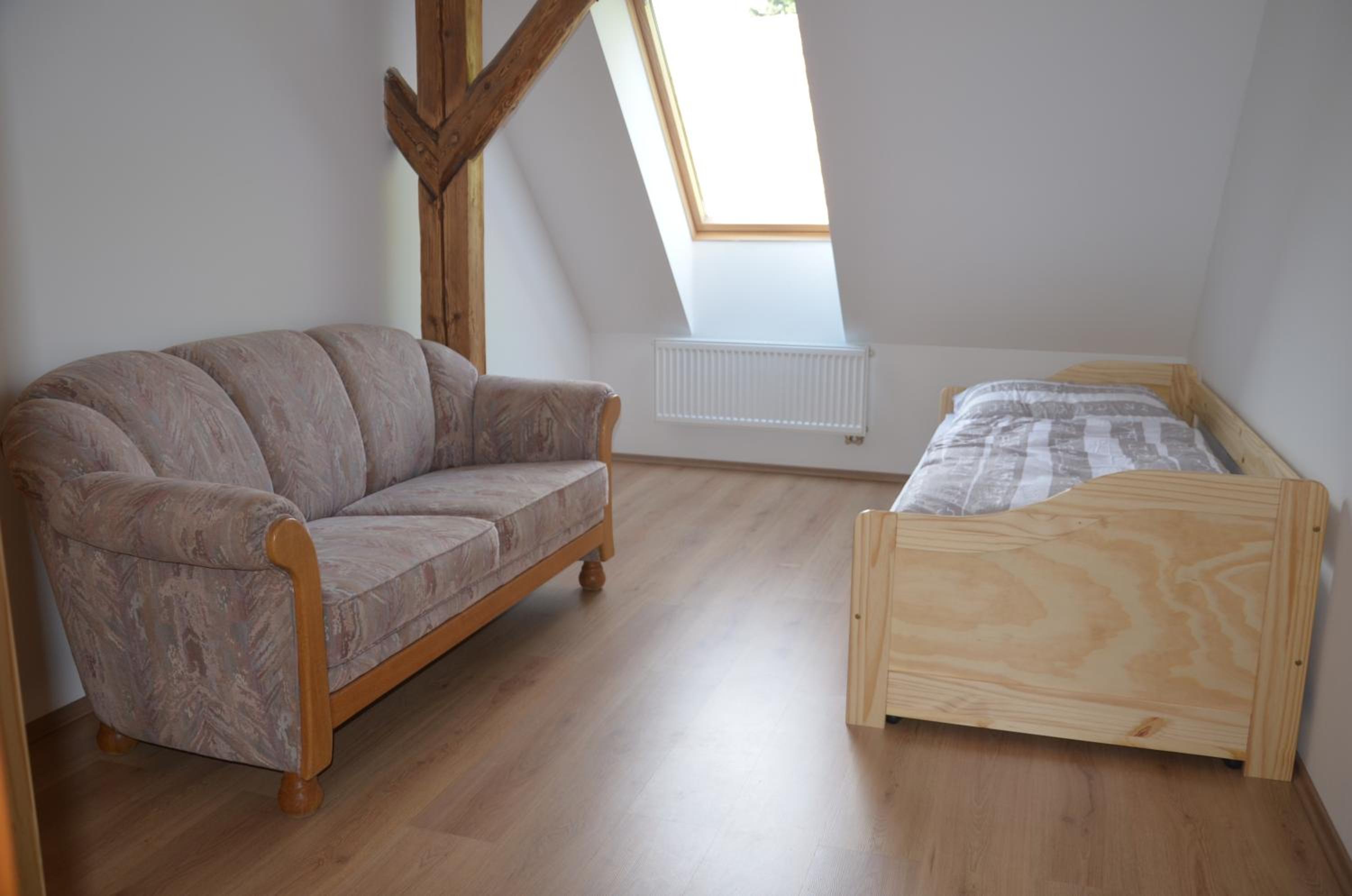 Apartment with Balcony - Photo 5