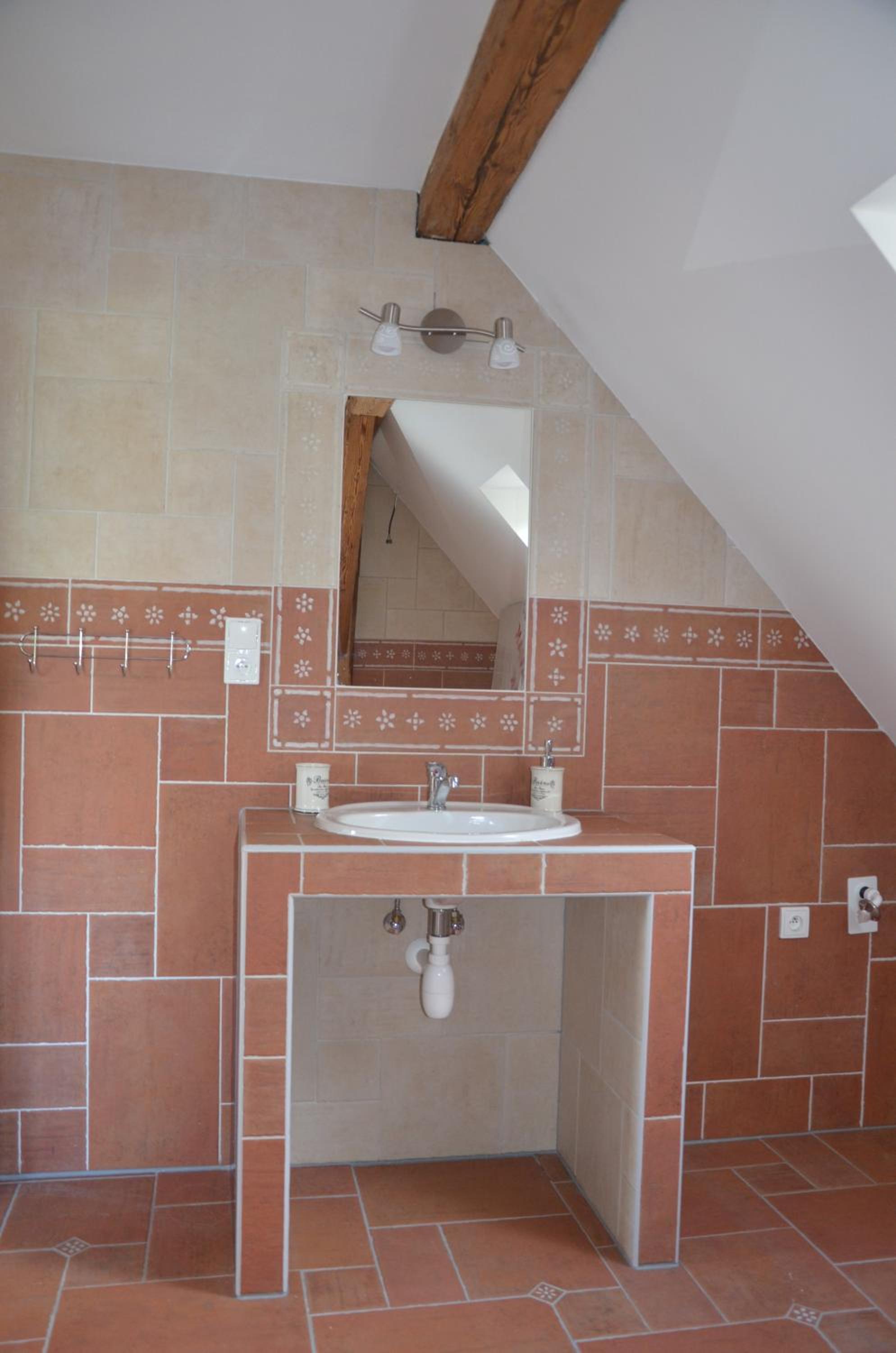 Apartment with Balcony - Photo 9