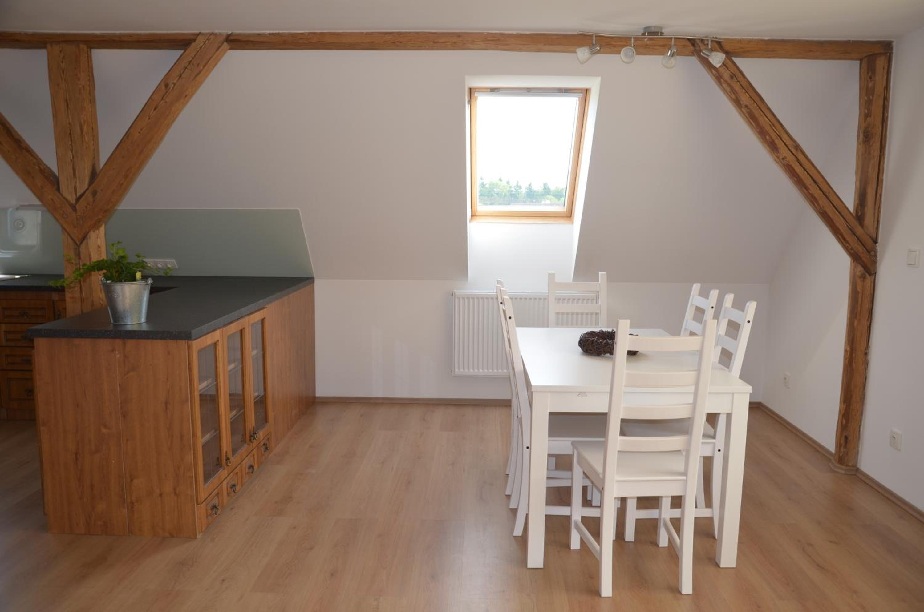 Apartment with Balcony - Photo 8
