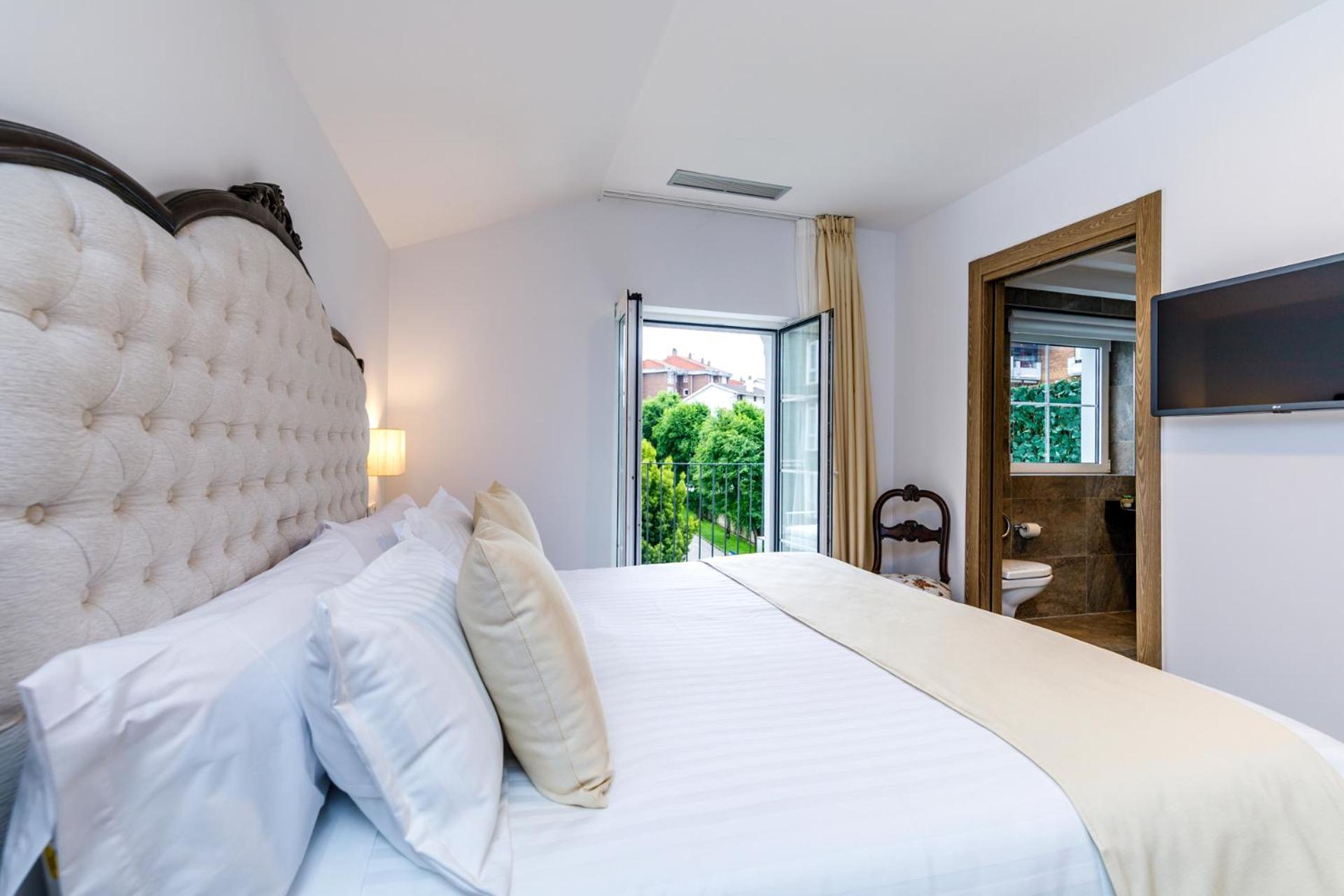 Suite with Terrace - Photo 9