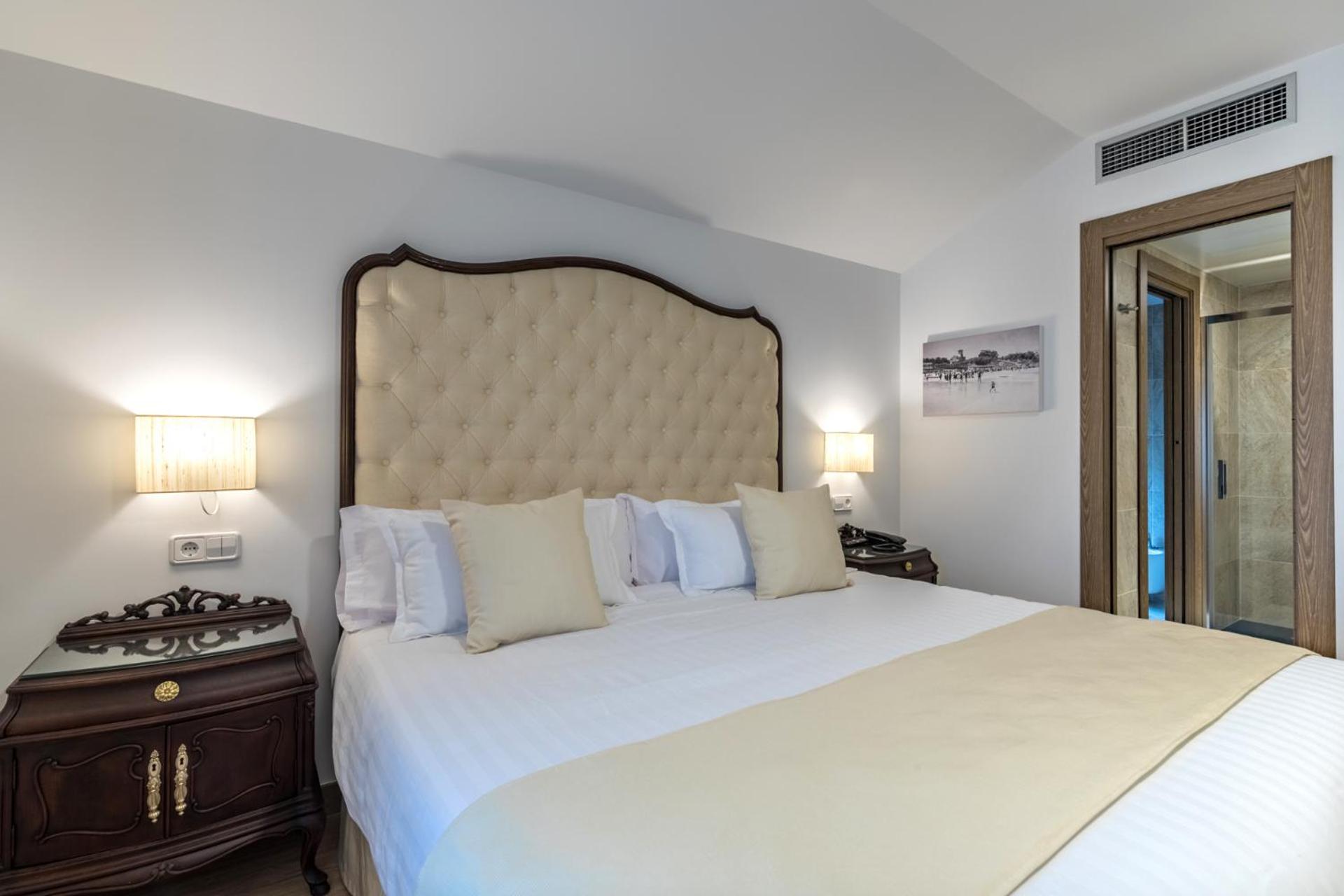 Deluxe Double or Twin Room photo 2