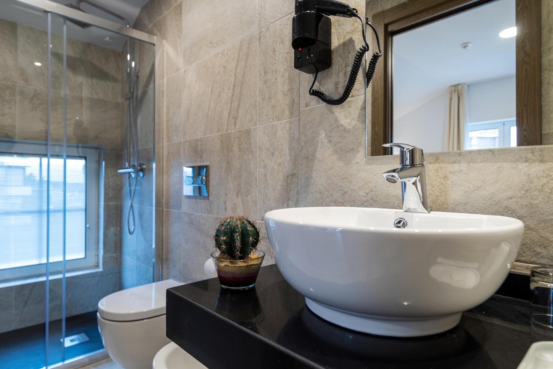 Superior Double or Twin Room with Terrace - Photo 6