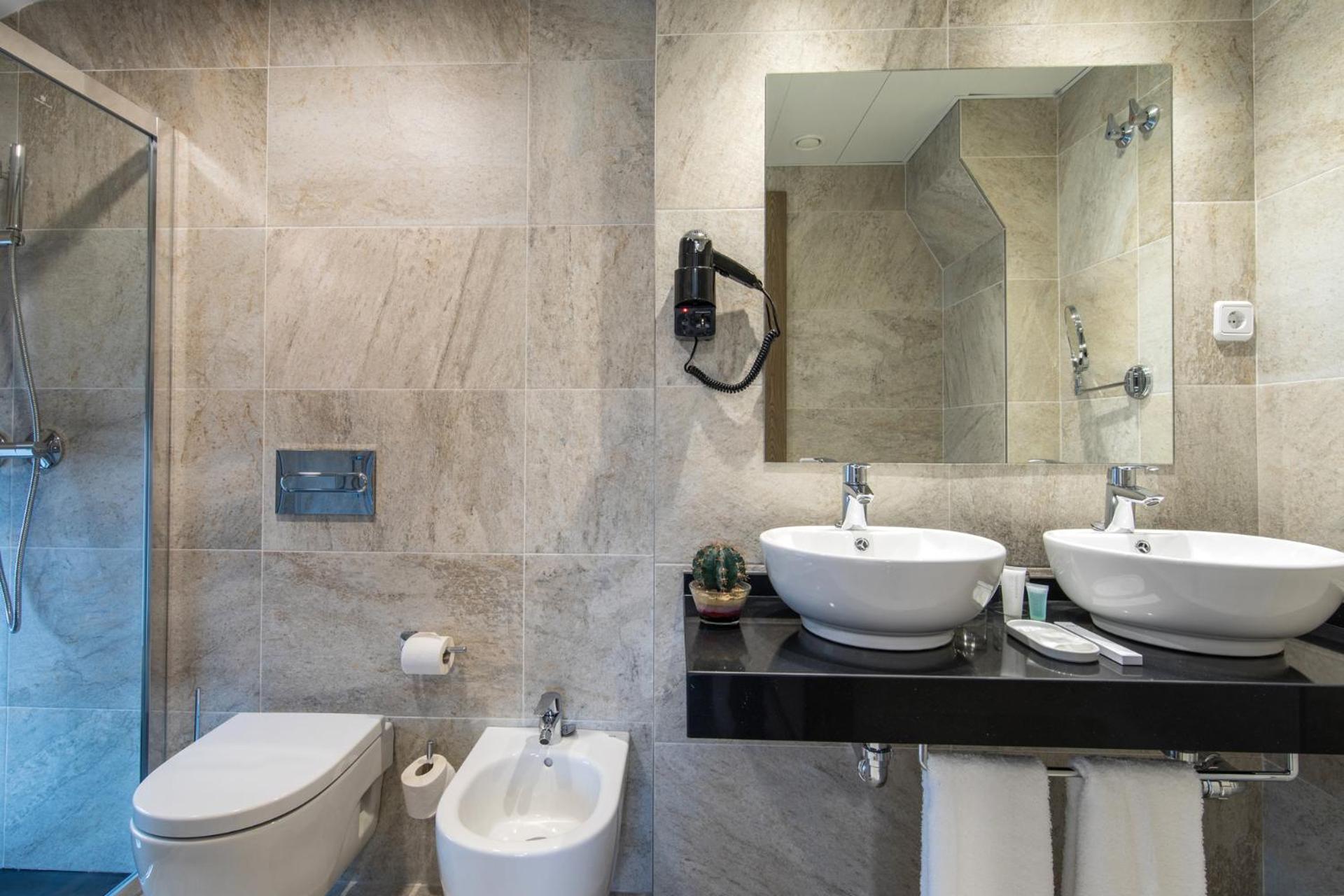 Superior Double or Twin Room with Terrace - Photo 7