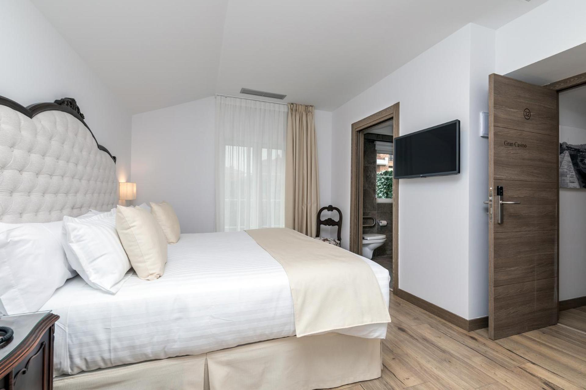 Suite with Terrace - Photo 7