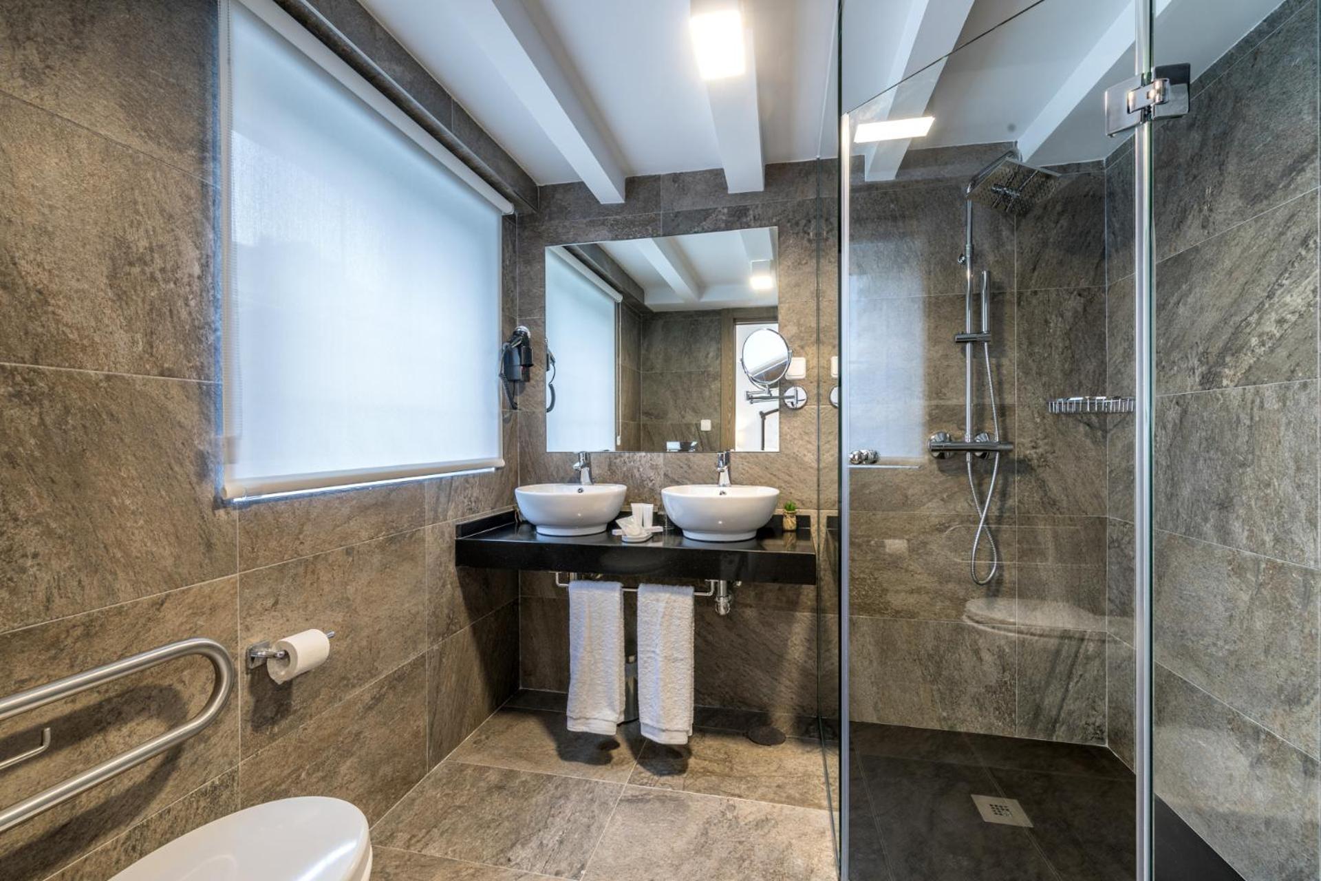 Suite with Terrace - Photo 2
