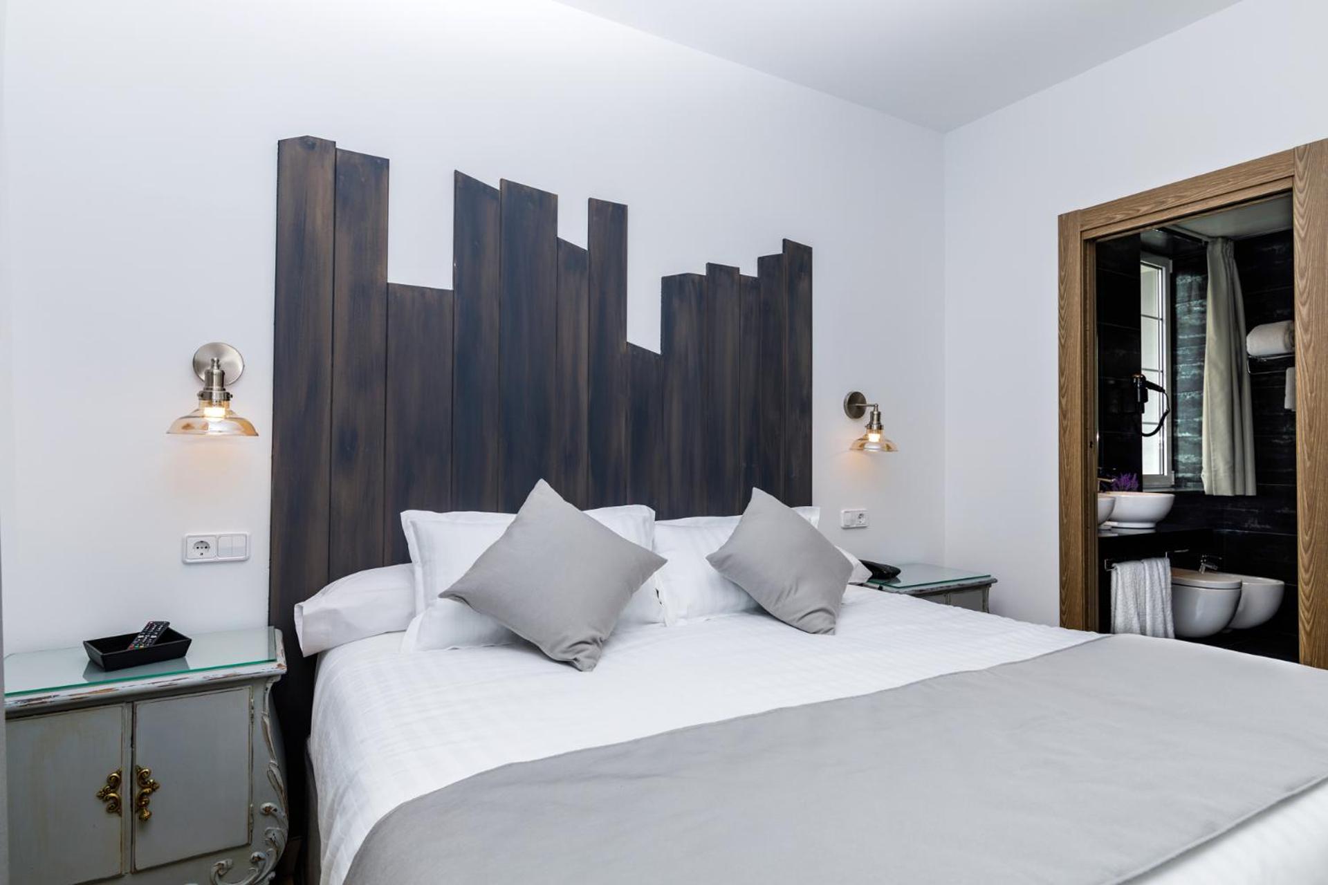 Double or Twin Room - Photo 1