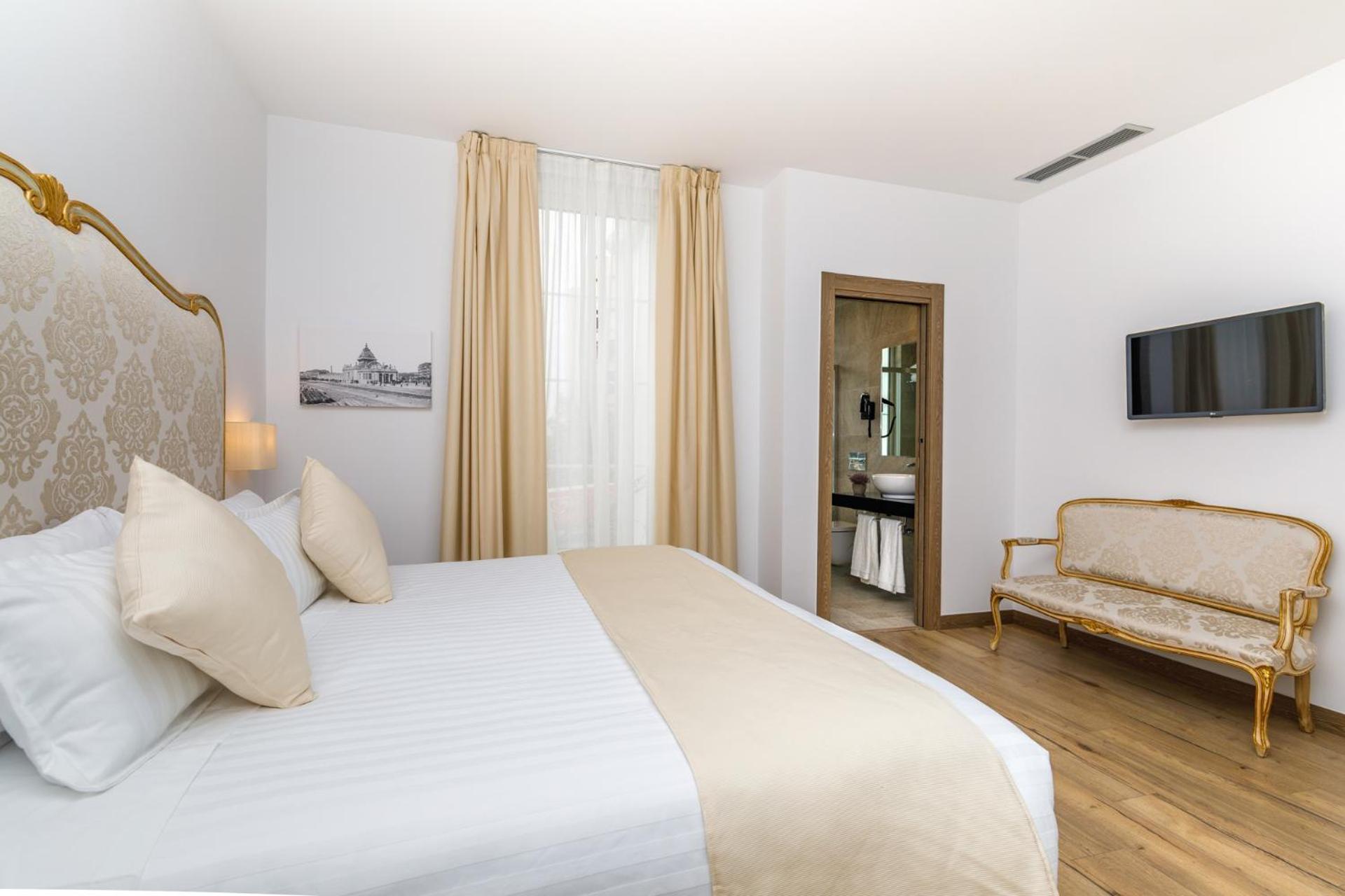 Deluxe Double or Twin Room - Photo 4