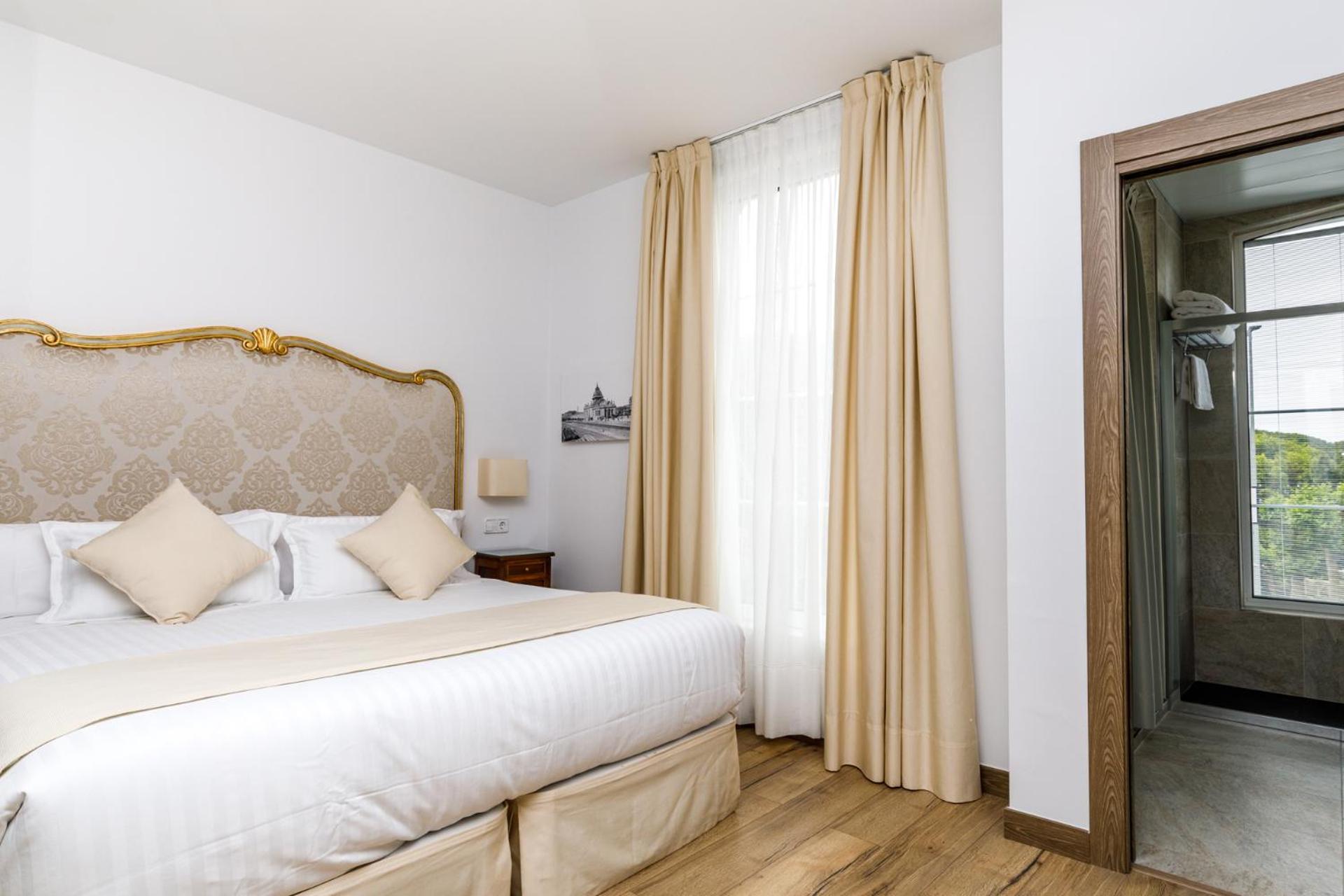 Deluxe Double or Twin Room - Photo 2