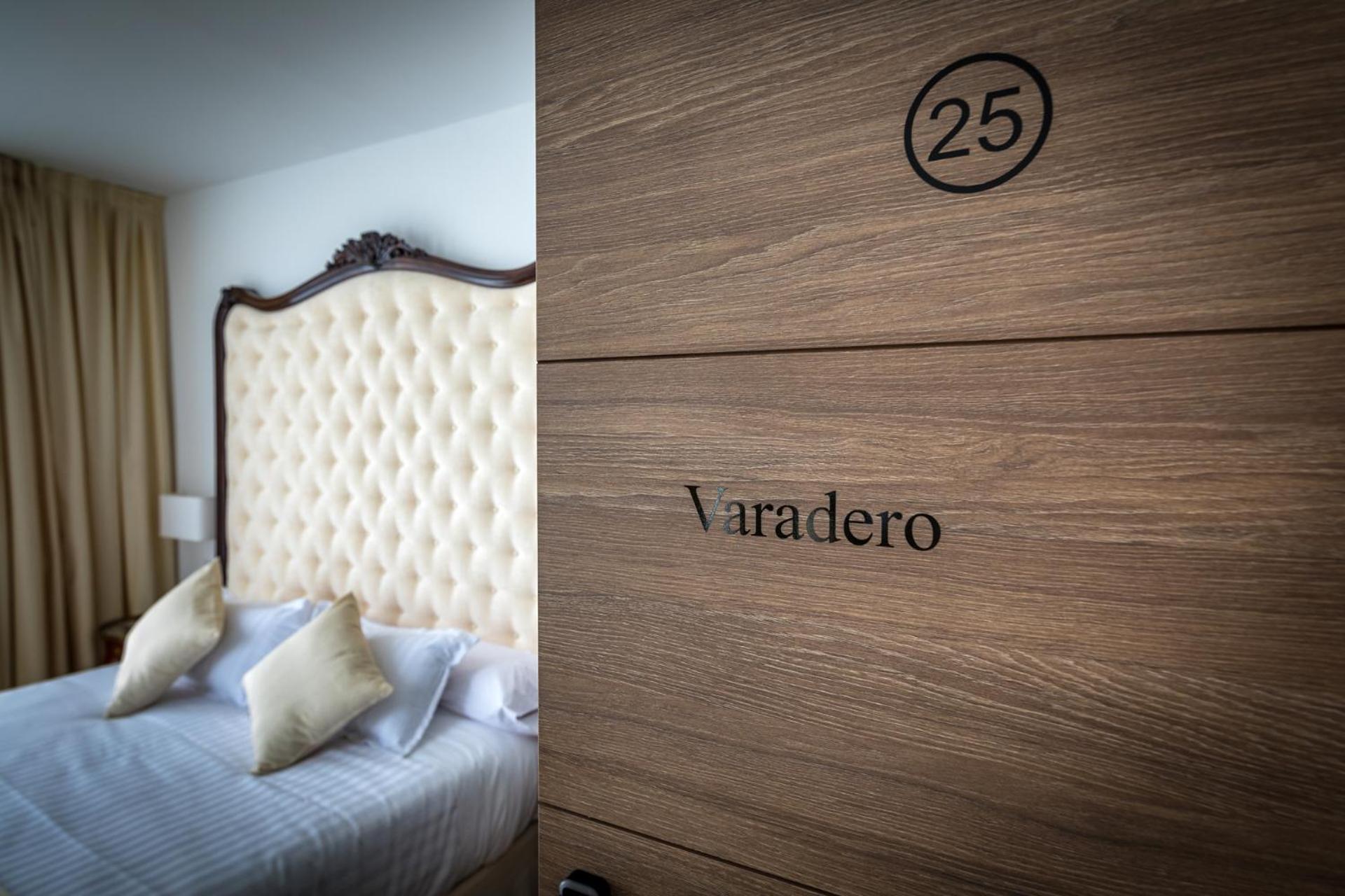 Deluxe Suite - Photo 1