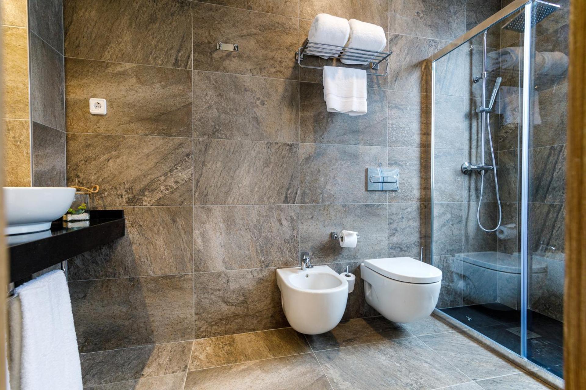 Deluxe Suite - Photo 2