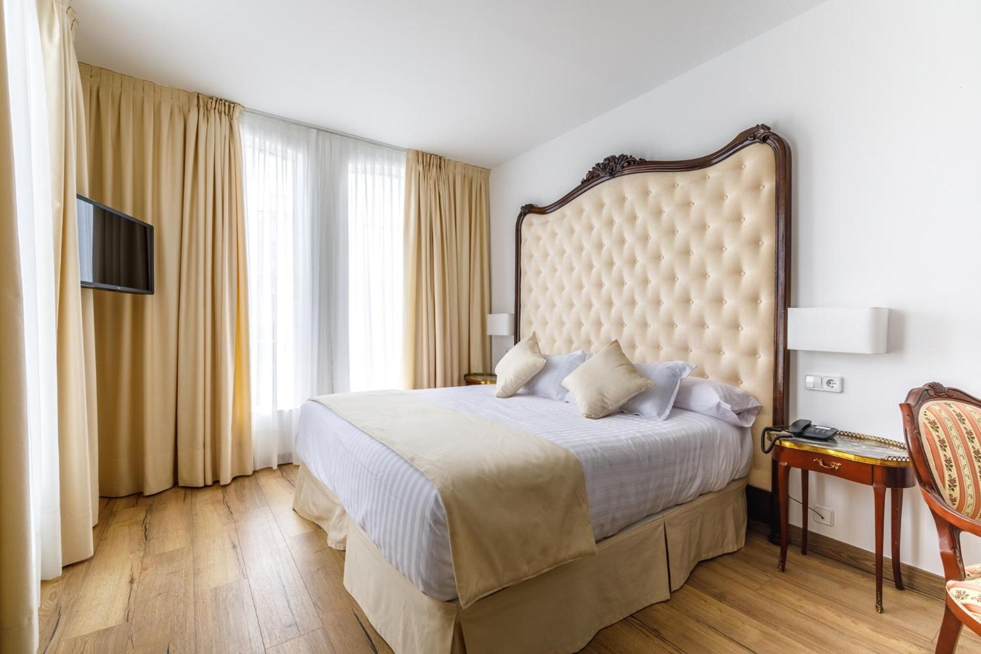 Deluxe Suite - Photo 5