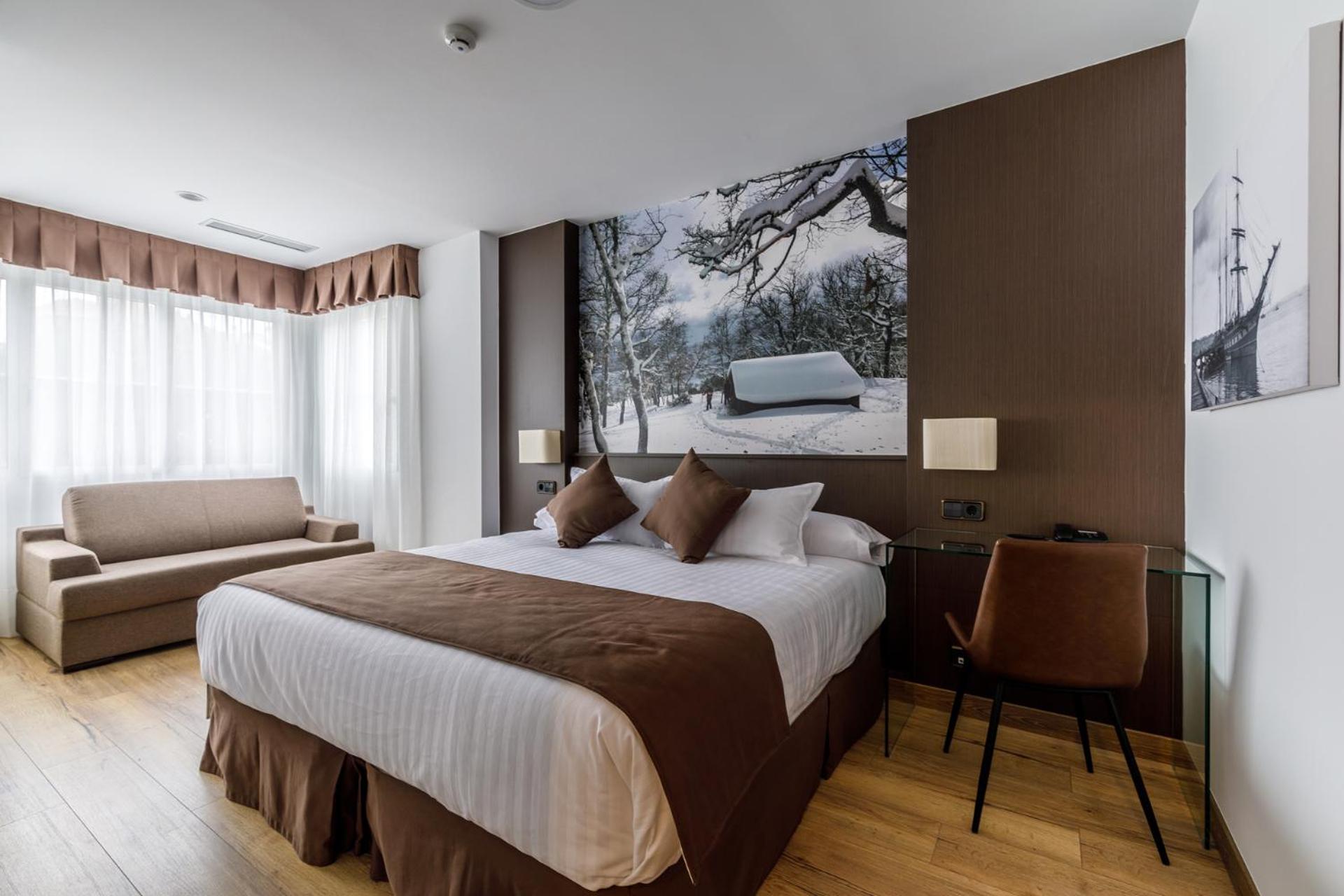Suite - Photo 1