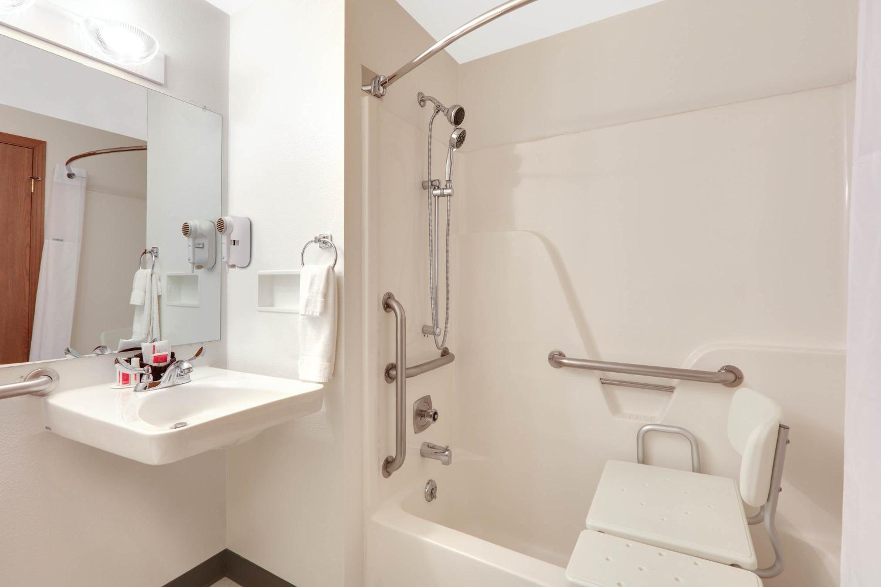 Queen Room - Disability Access/Non-Smoking - Photo 2