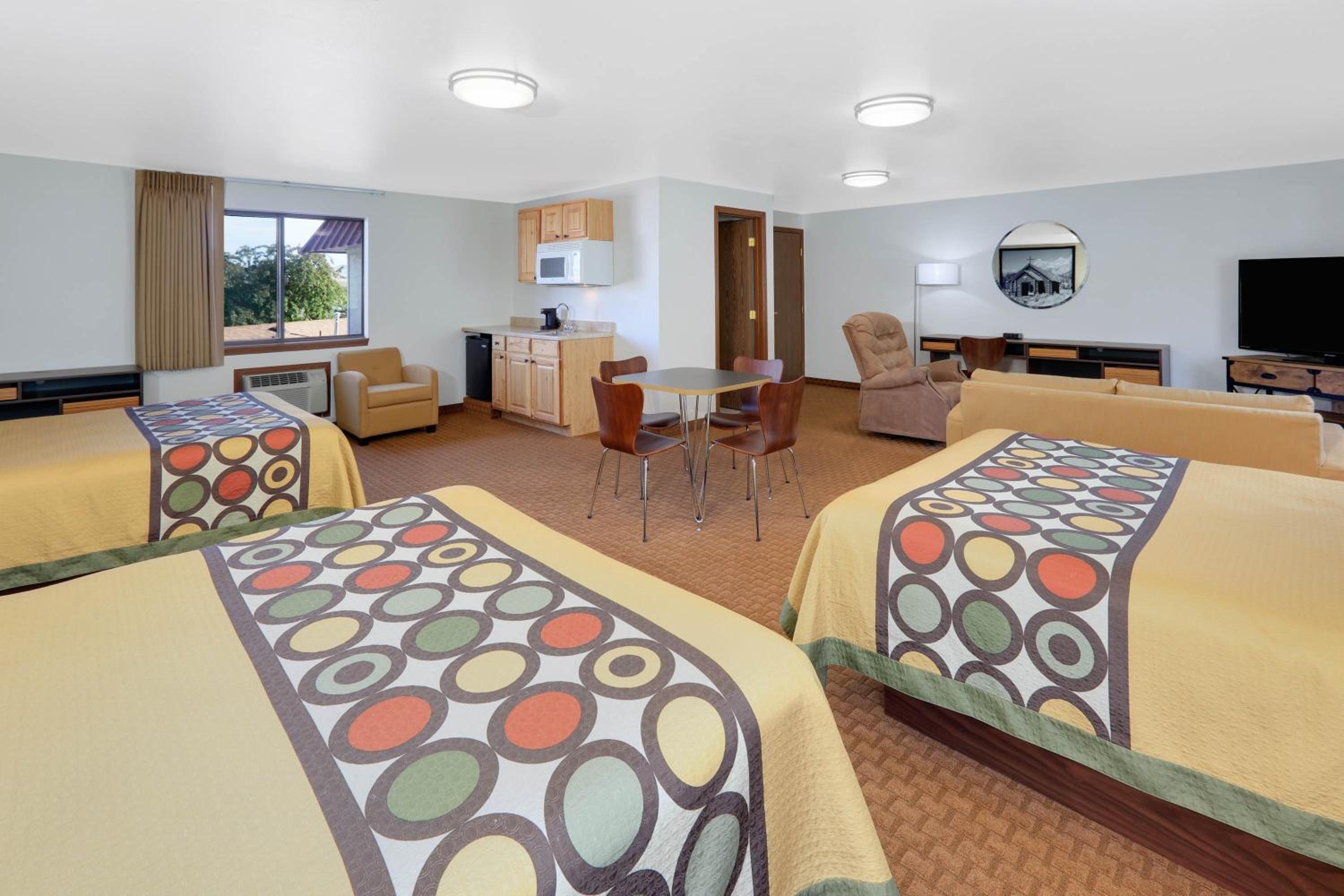 Superior Queen Suite - Non-Smoking - Photo 1