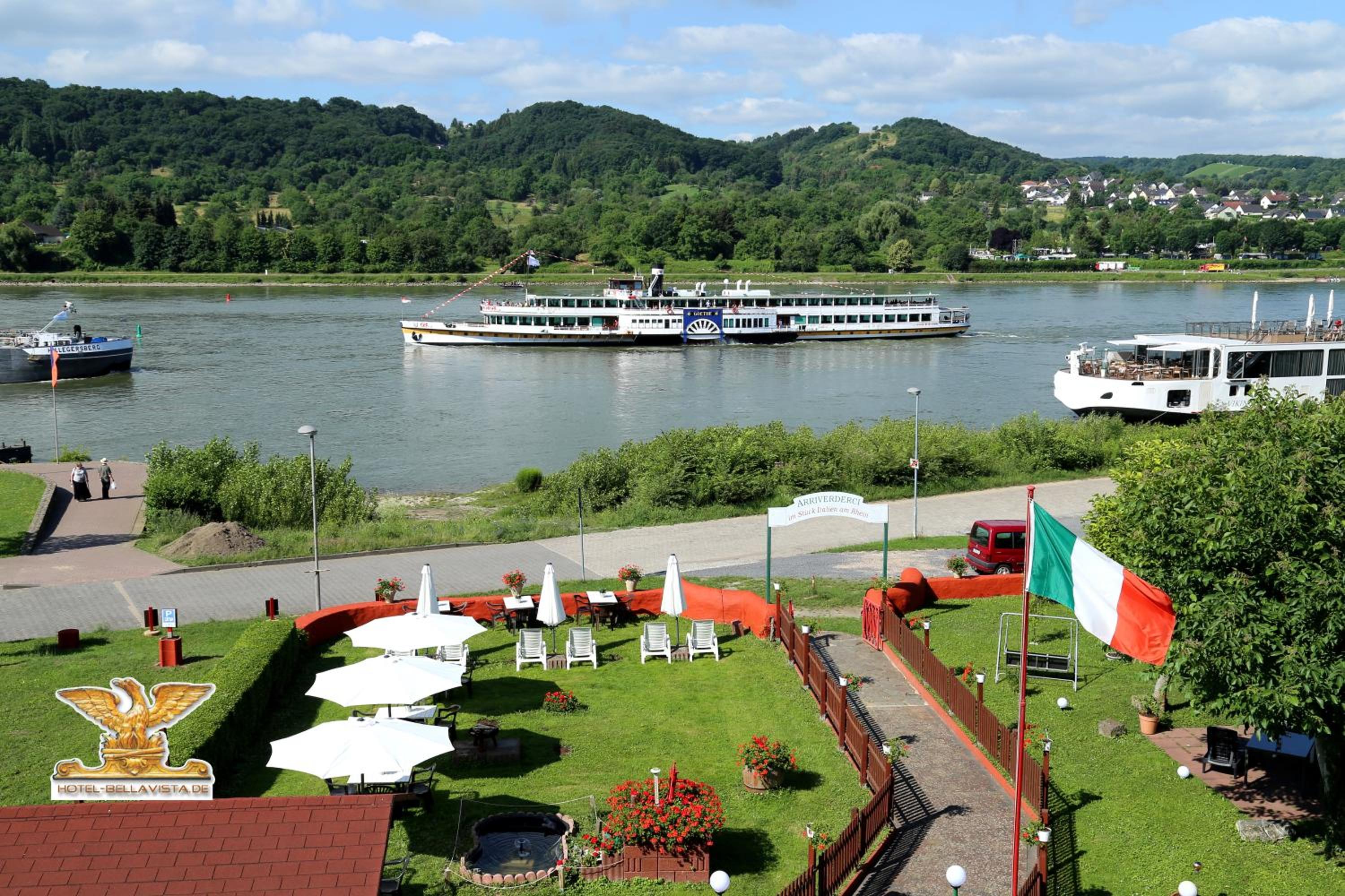 Double Room Rhein facing with Balcony photo 2