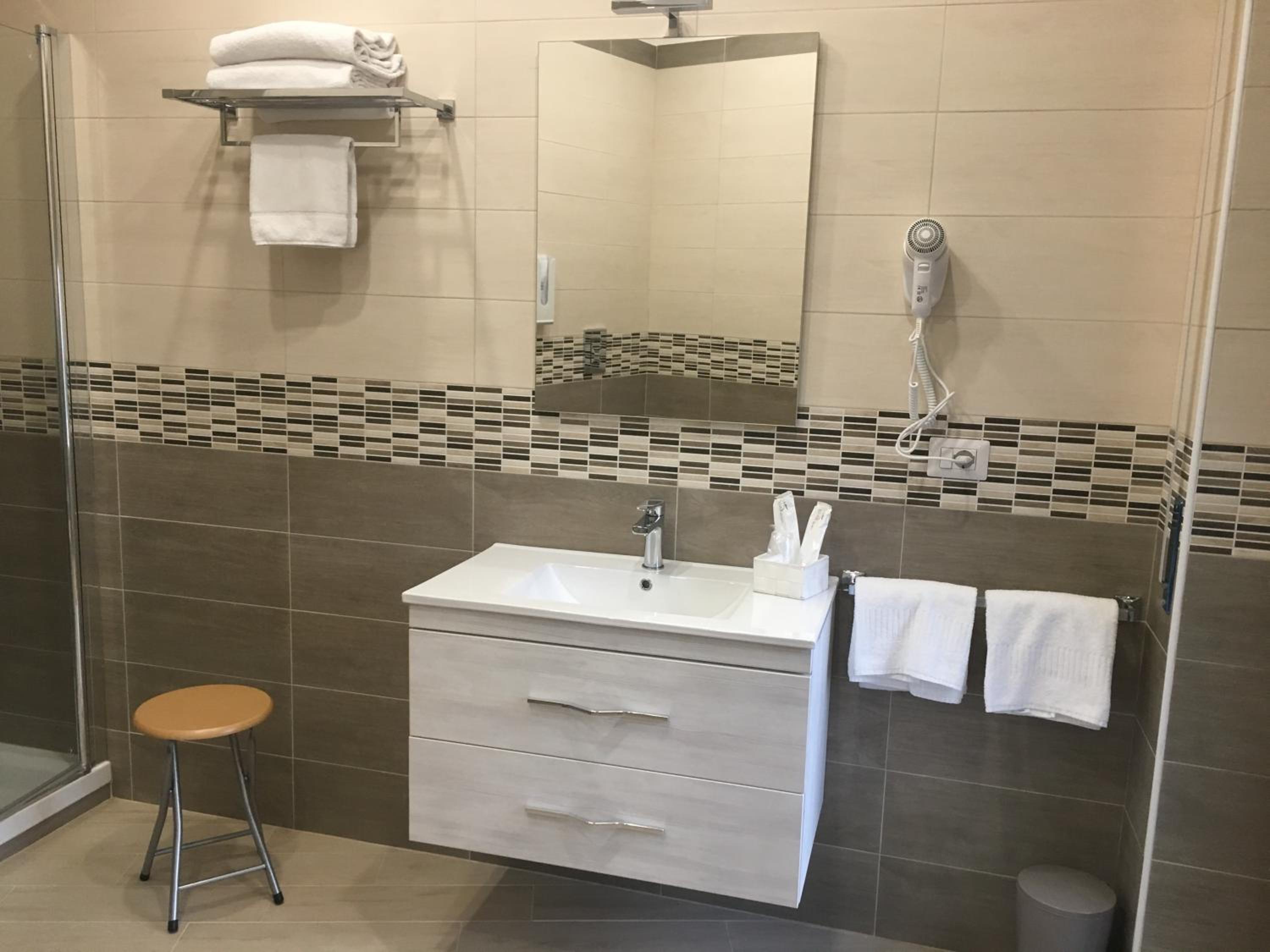 Standard Triple Room - Photo 7