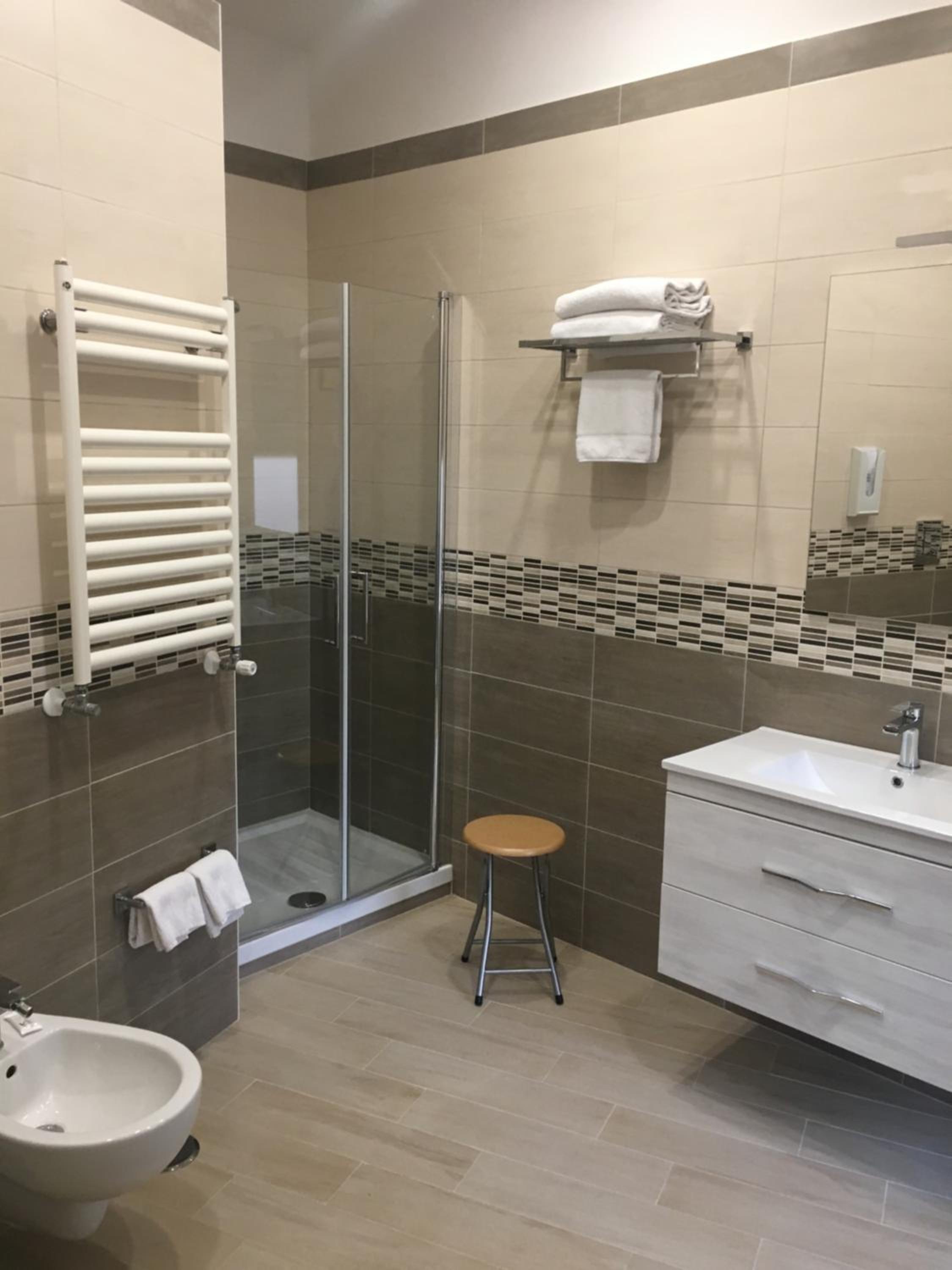 Standard Triple Room - Photo 8