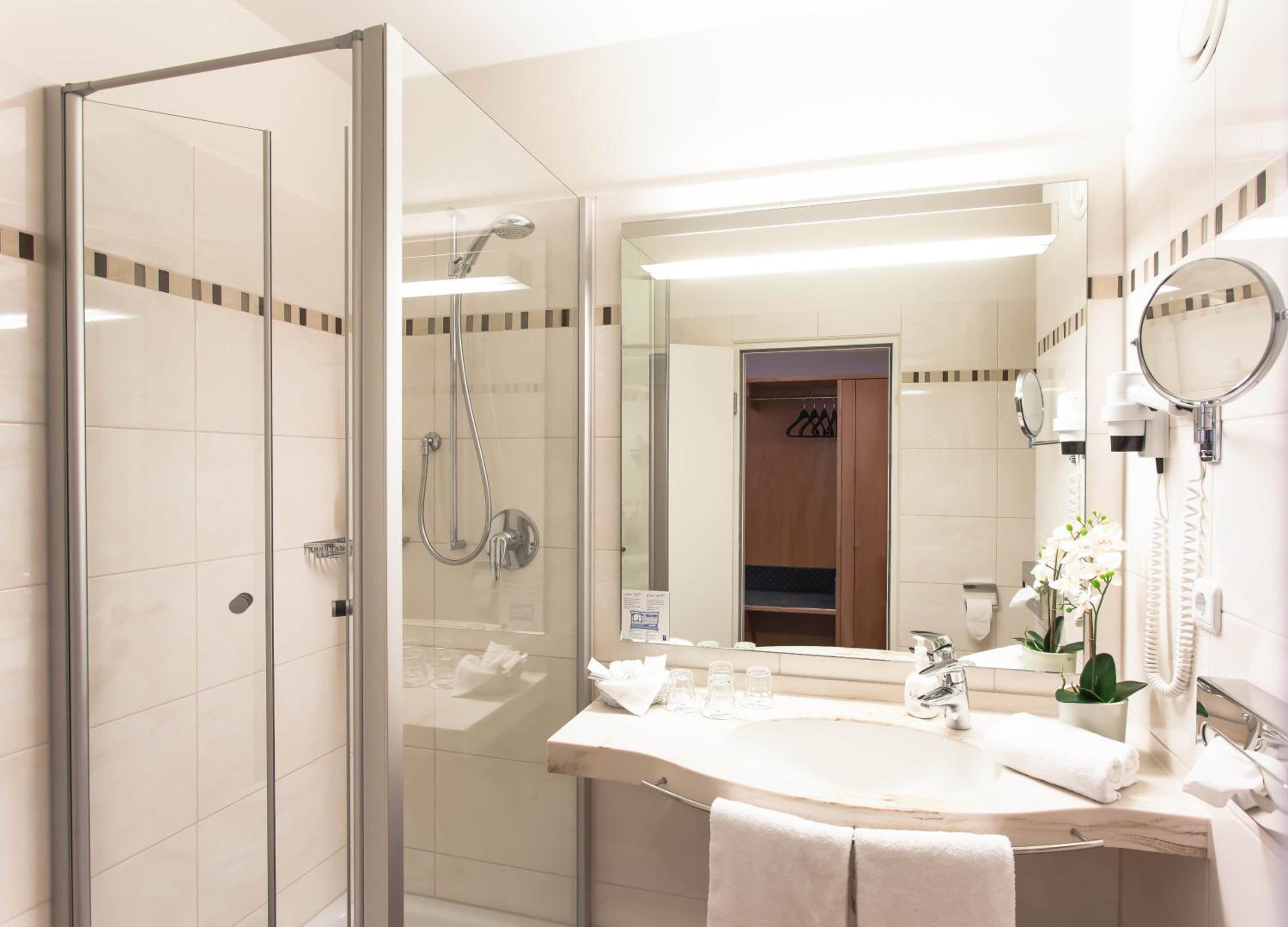 Double or Twin Room - Photo 4