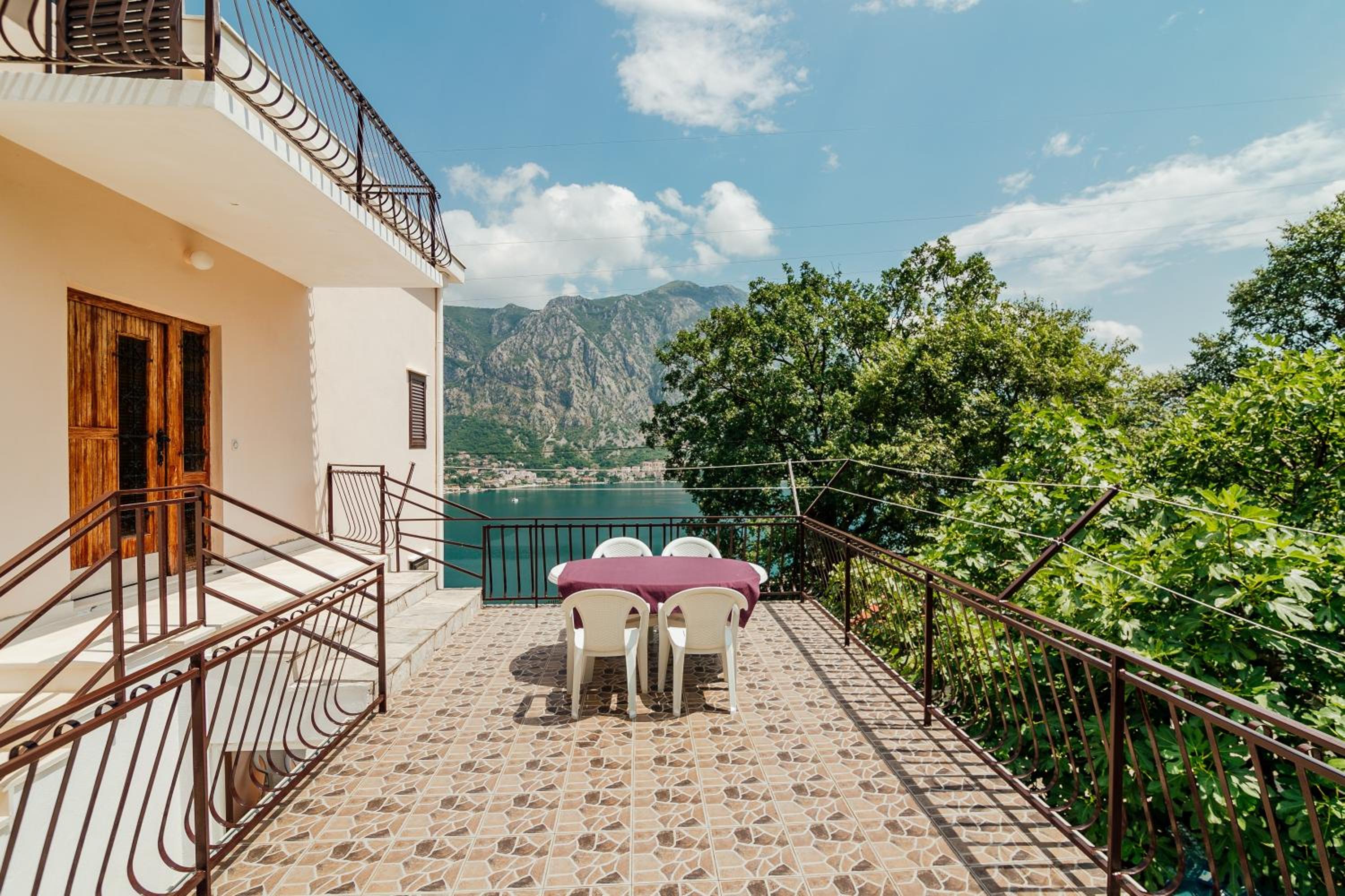 Deluxe Double Room with Balcony photo 3