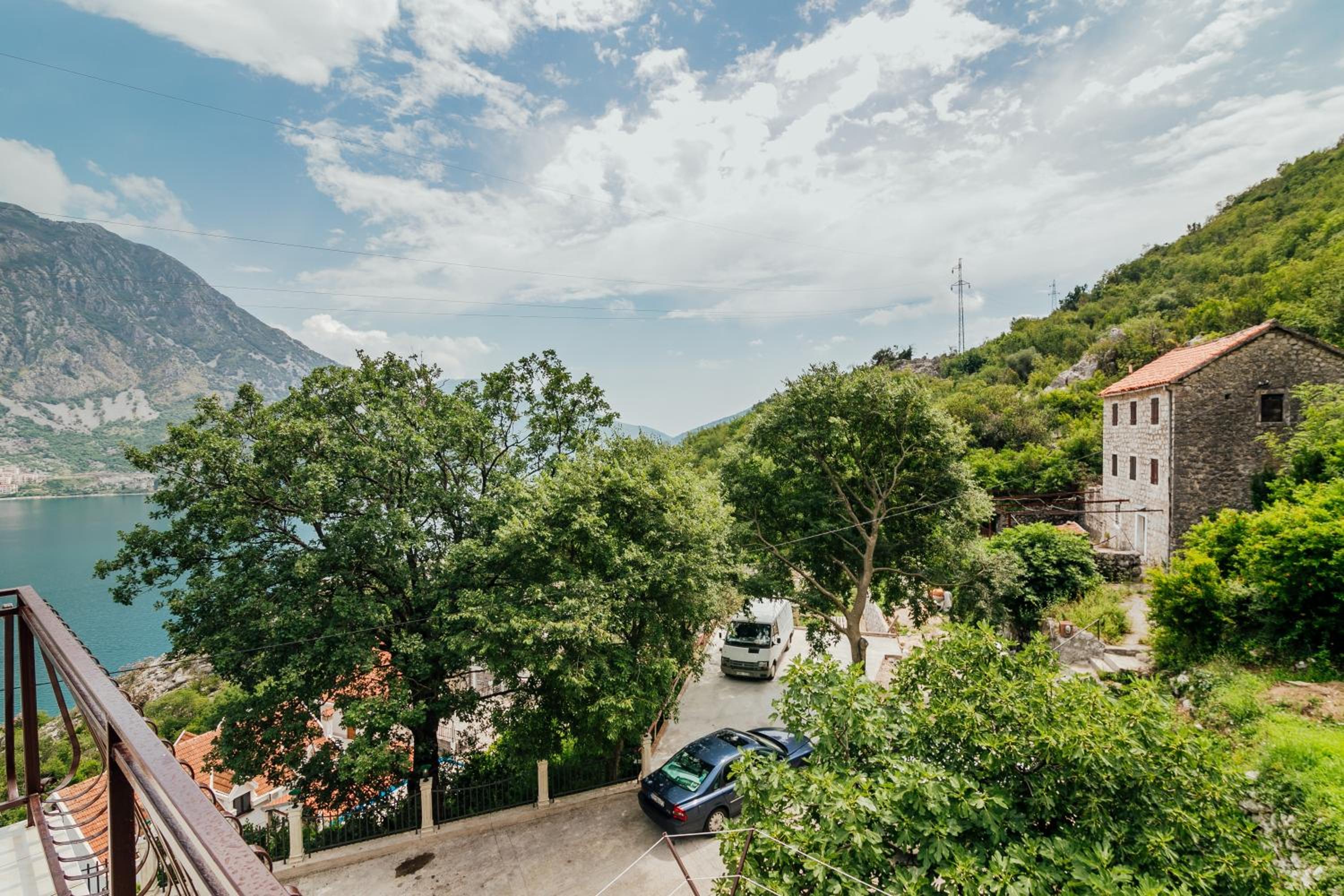 Deluxe Double Room with Balcony photo 2