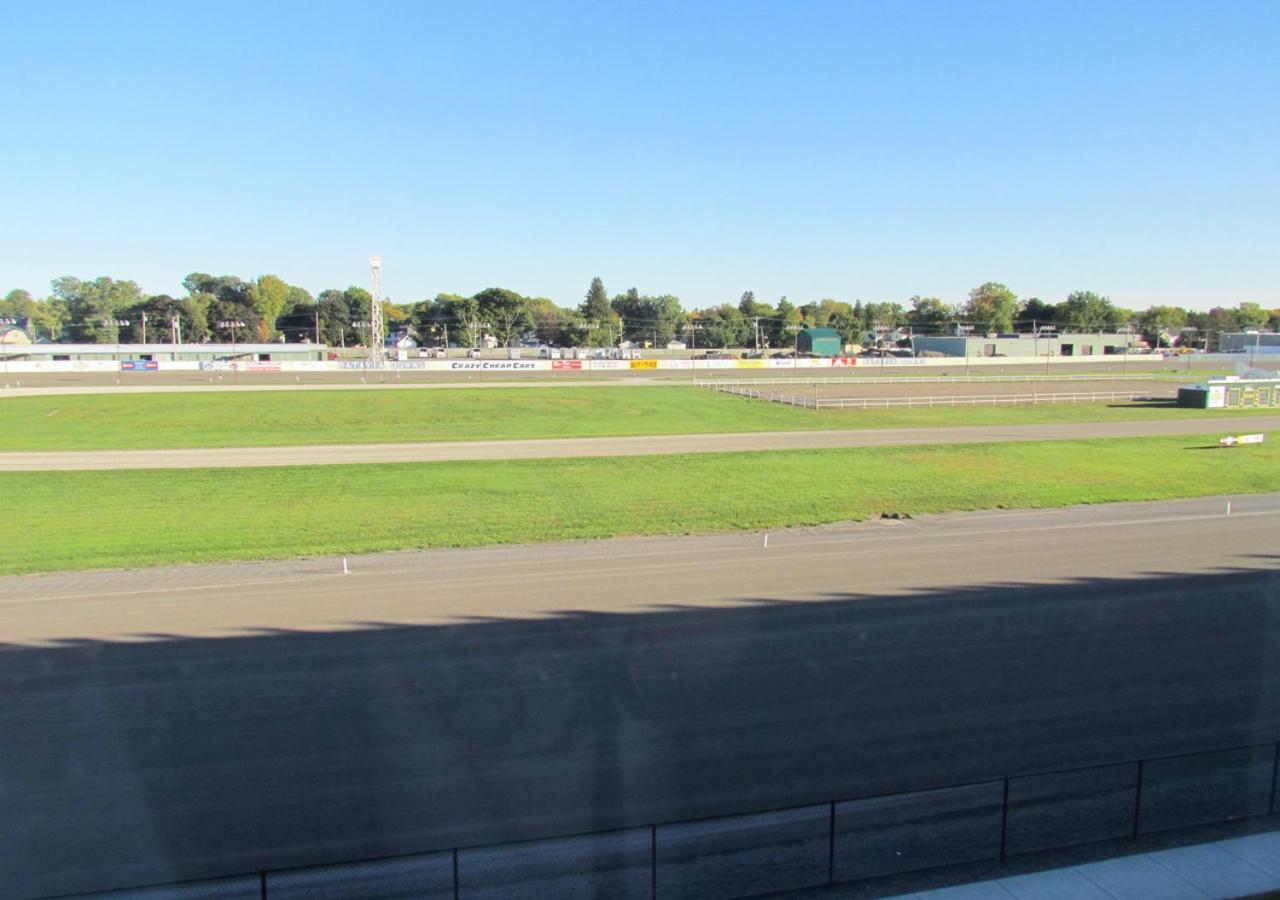 King Room Track View - Disability Access photo 3