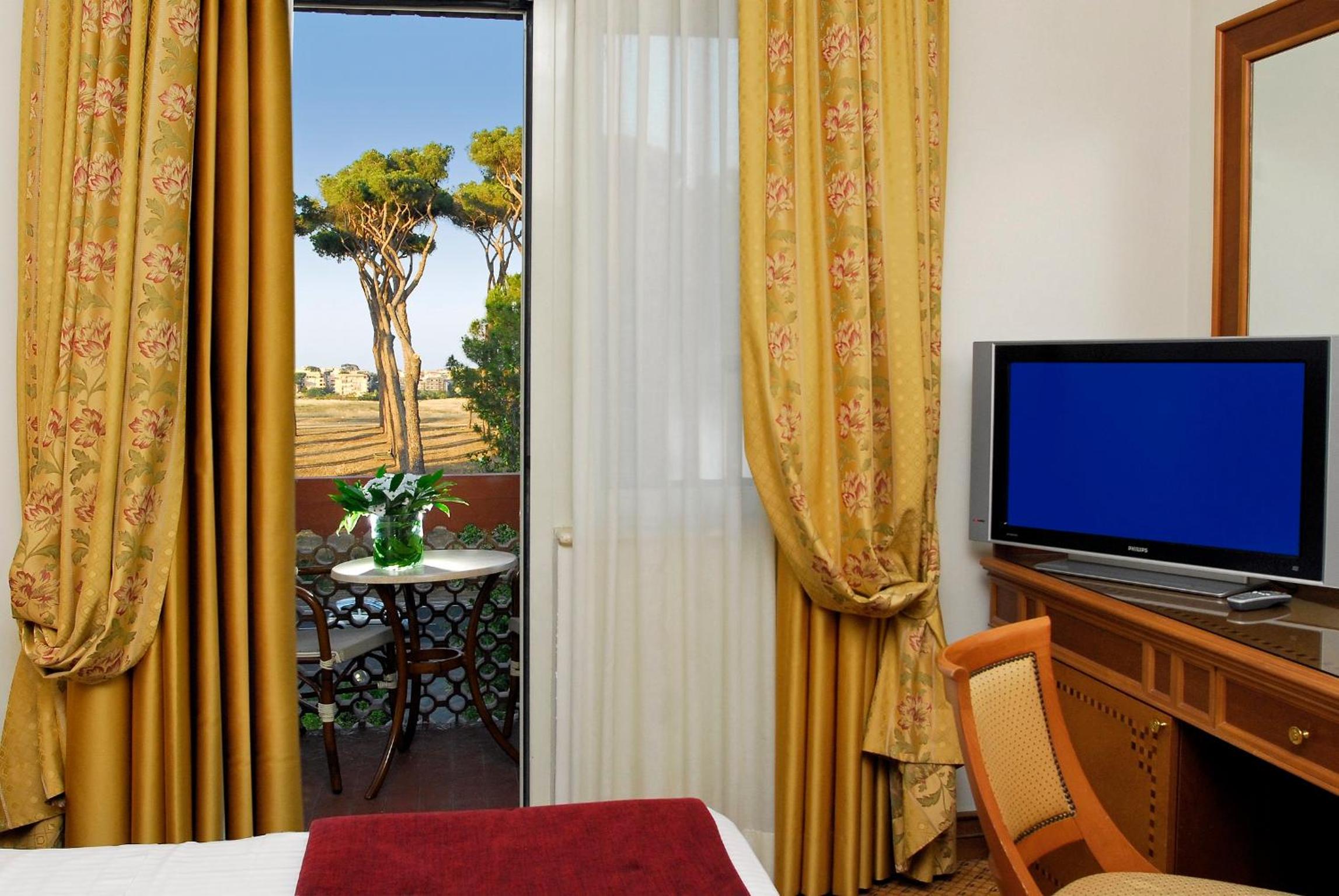 Double or Twin Room with Garden View photo 3