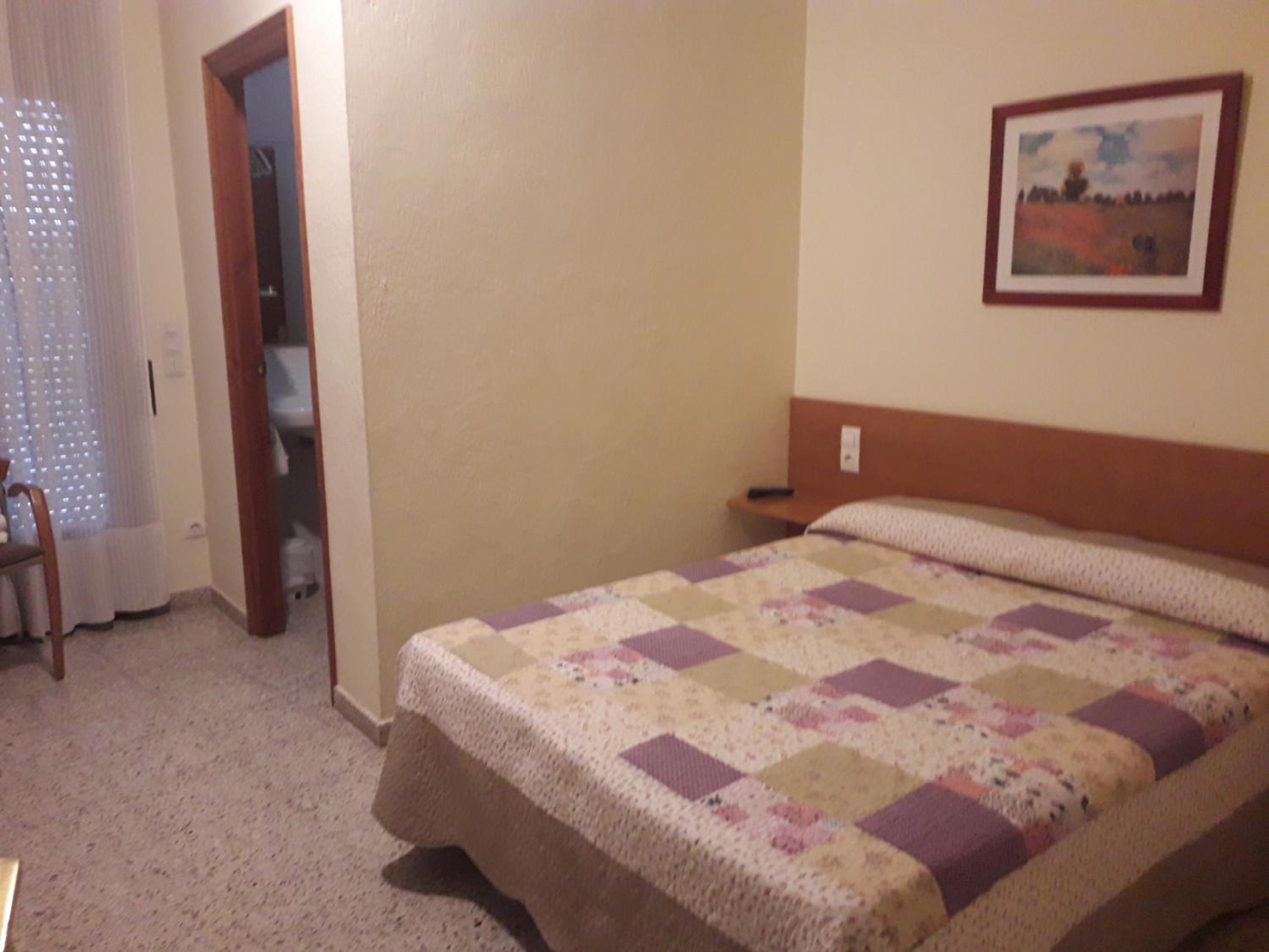 Double or Twin Room - Photo 9