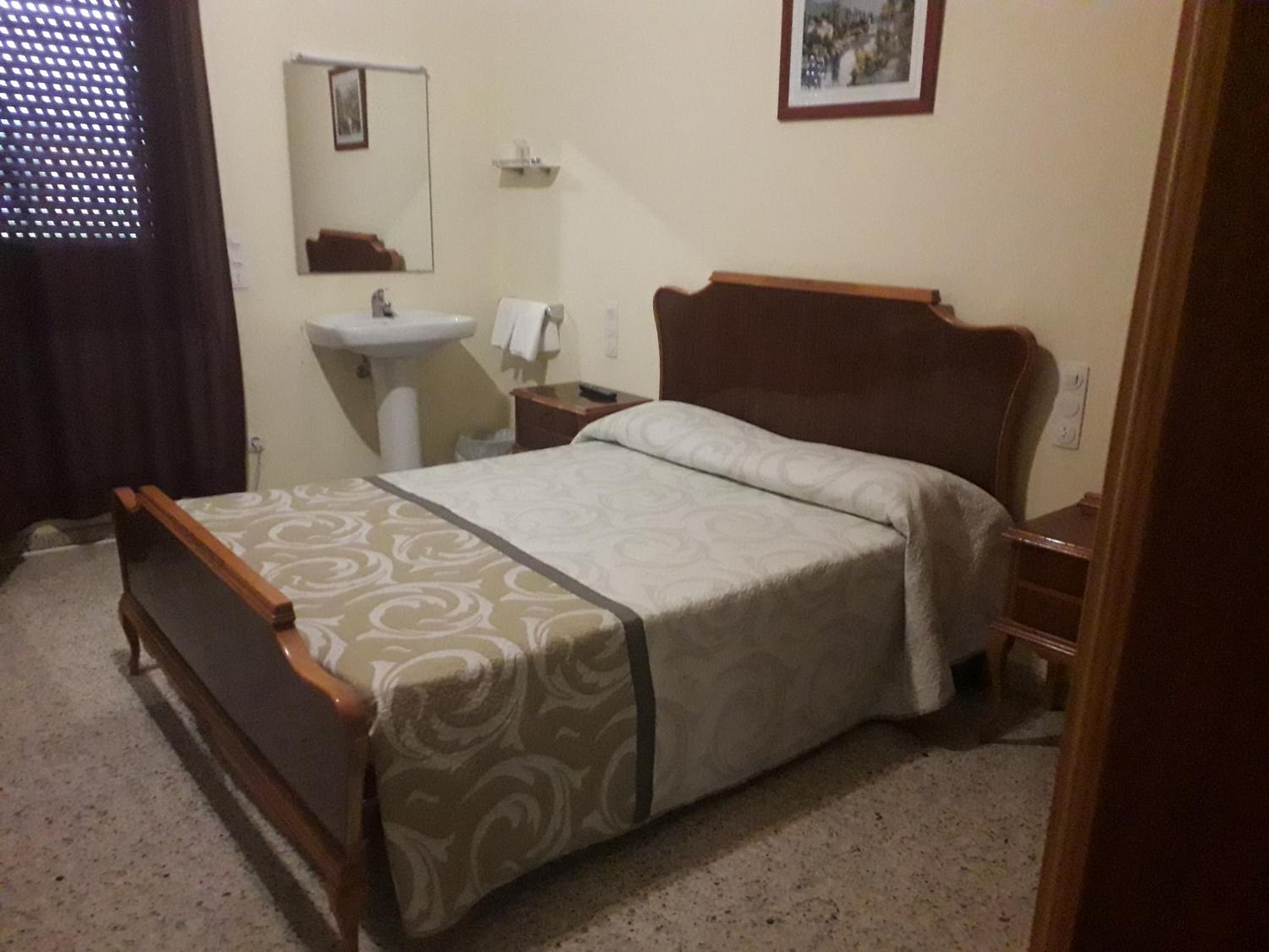 Double or Twin Room - Photo 10