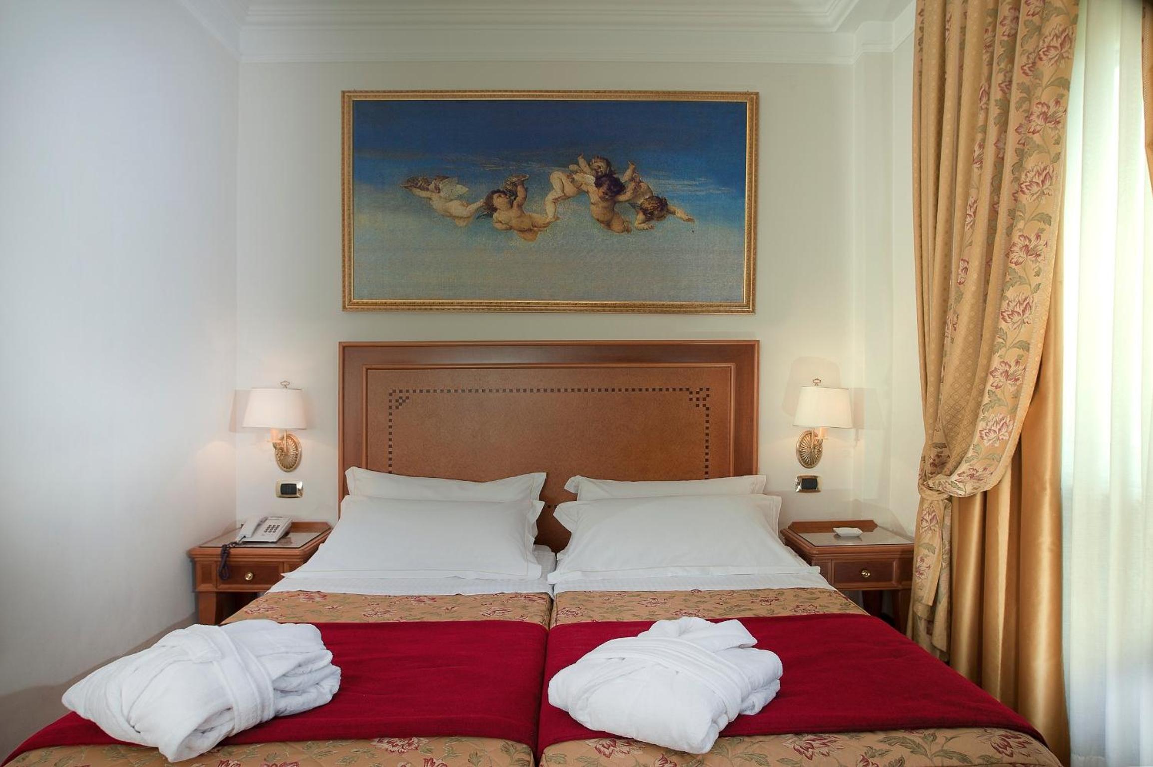 Standard Double or Twin Room photo 3