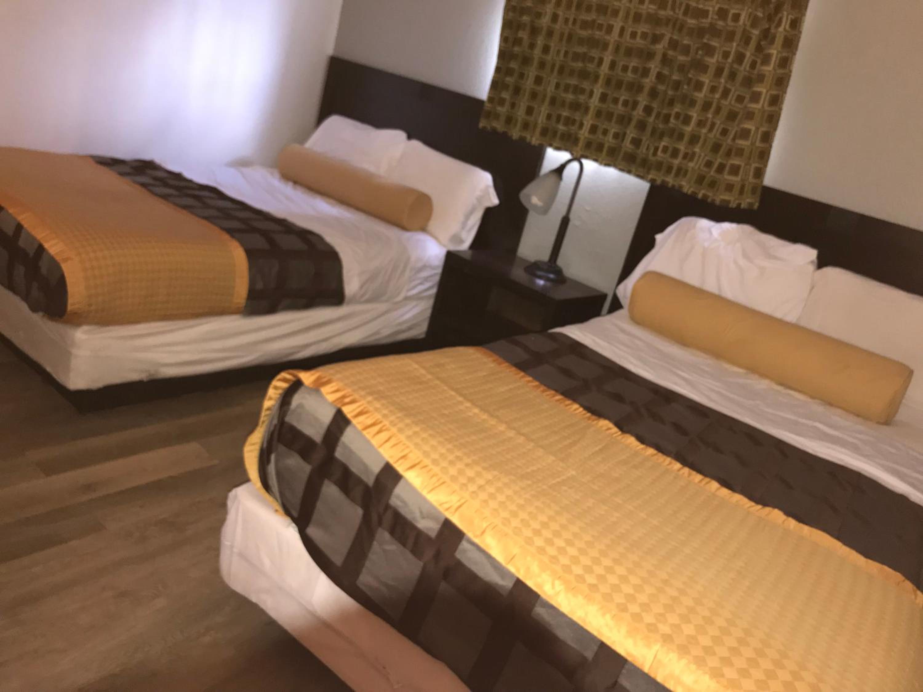 Double Room with Two Double Beds - Photo 5