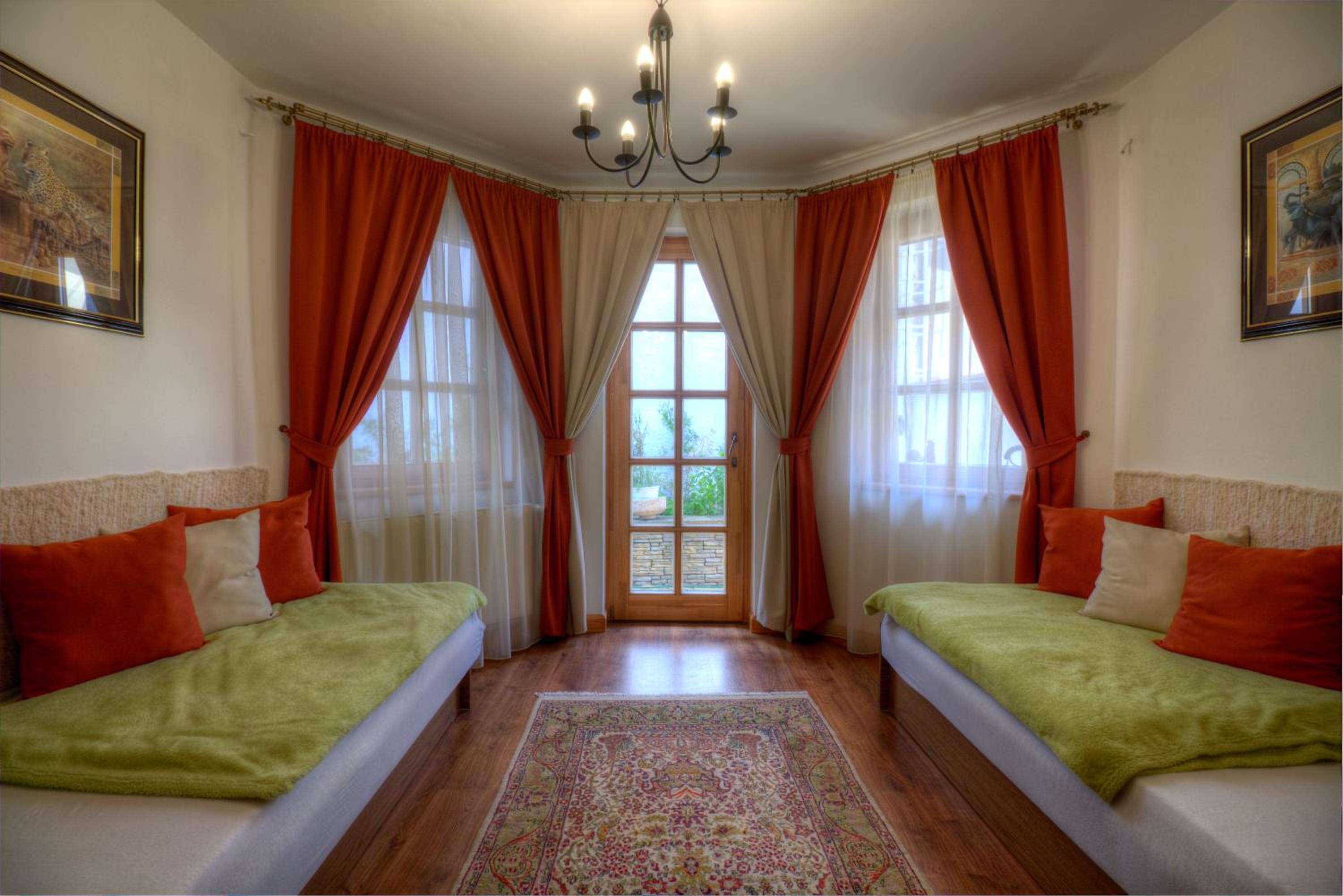 Three-Bedroom Suite - Photo 18