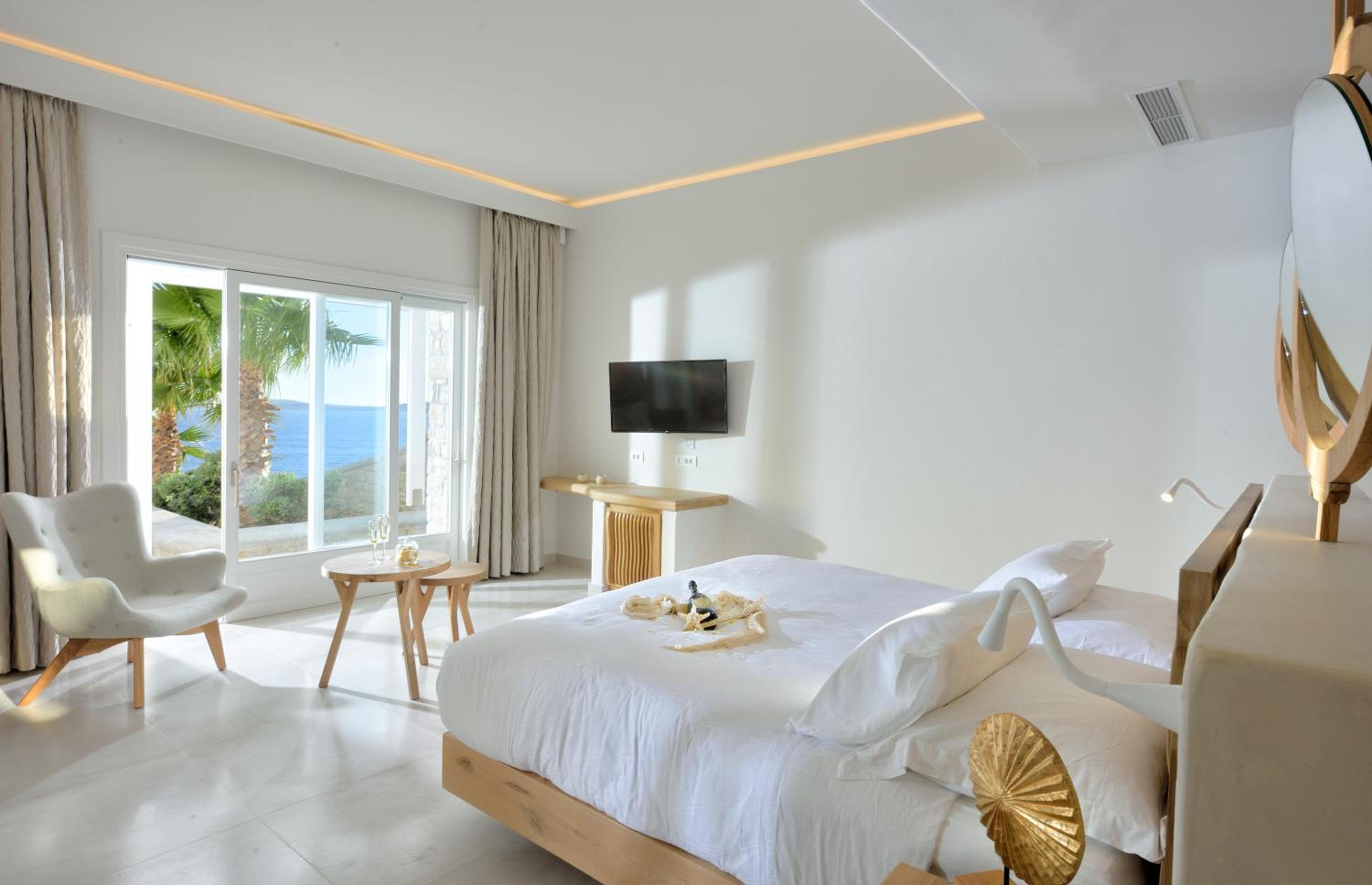 Anax  Suite with Private Pool