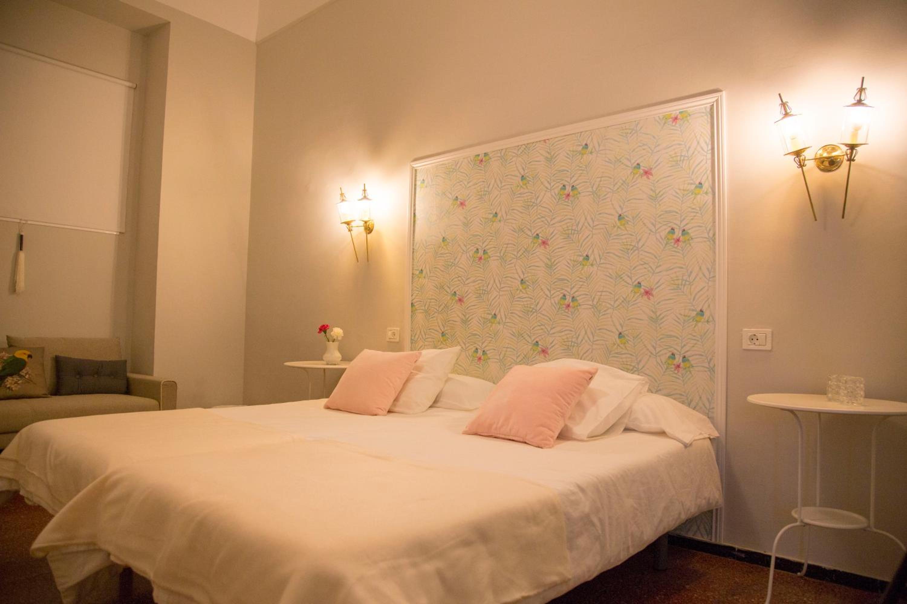 Habitación Doble Grande con Baño Compartido
