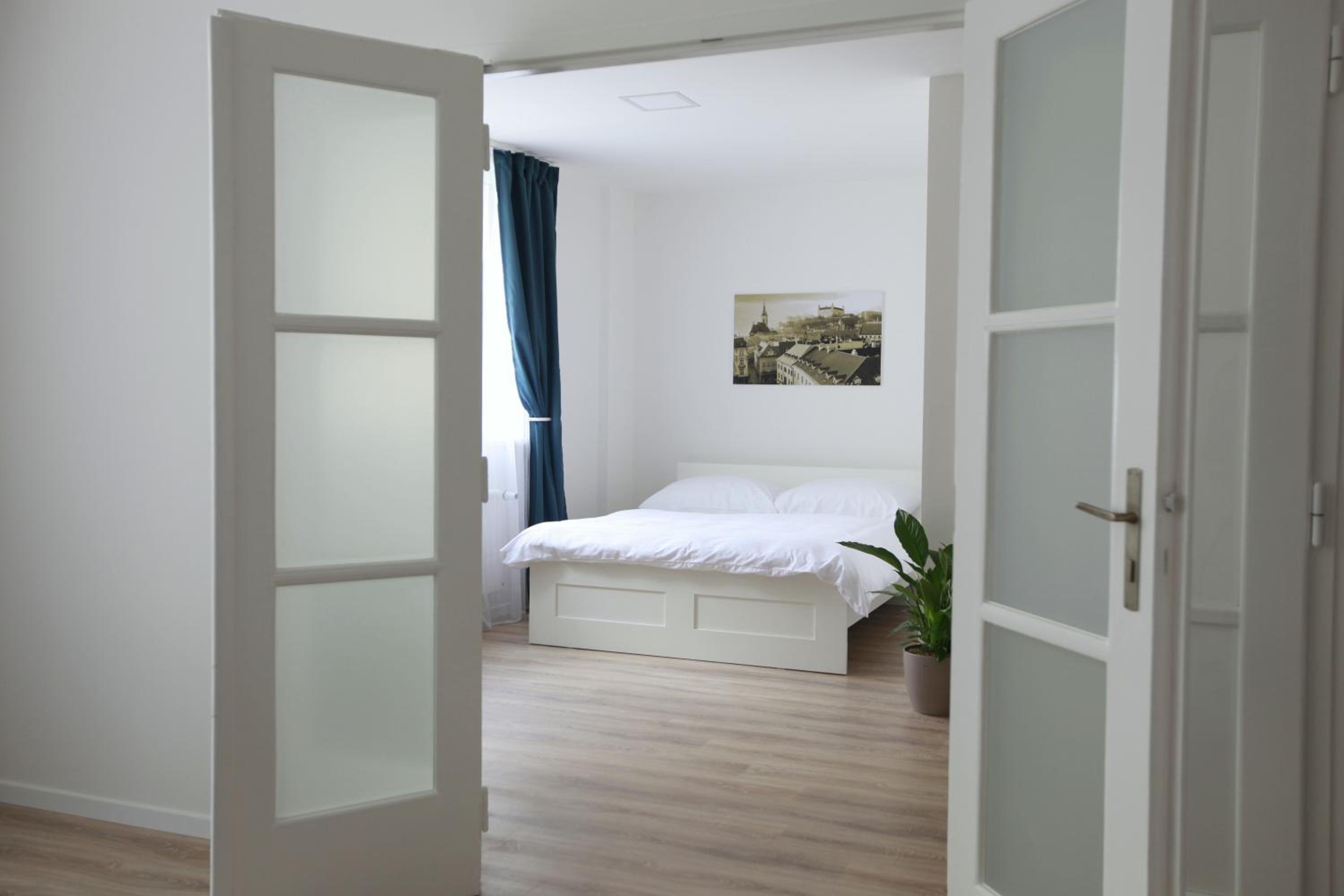 One-Bedroom Apartment photo 1