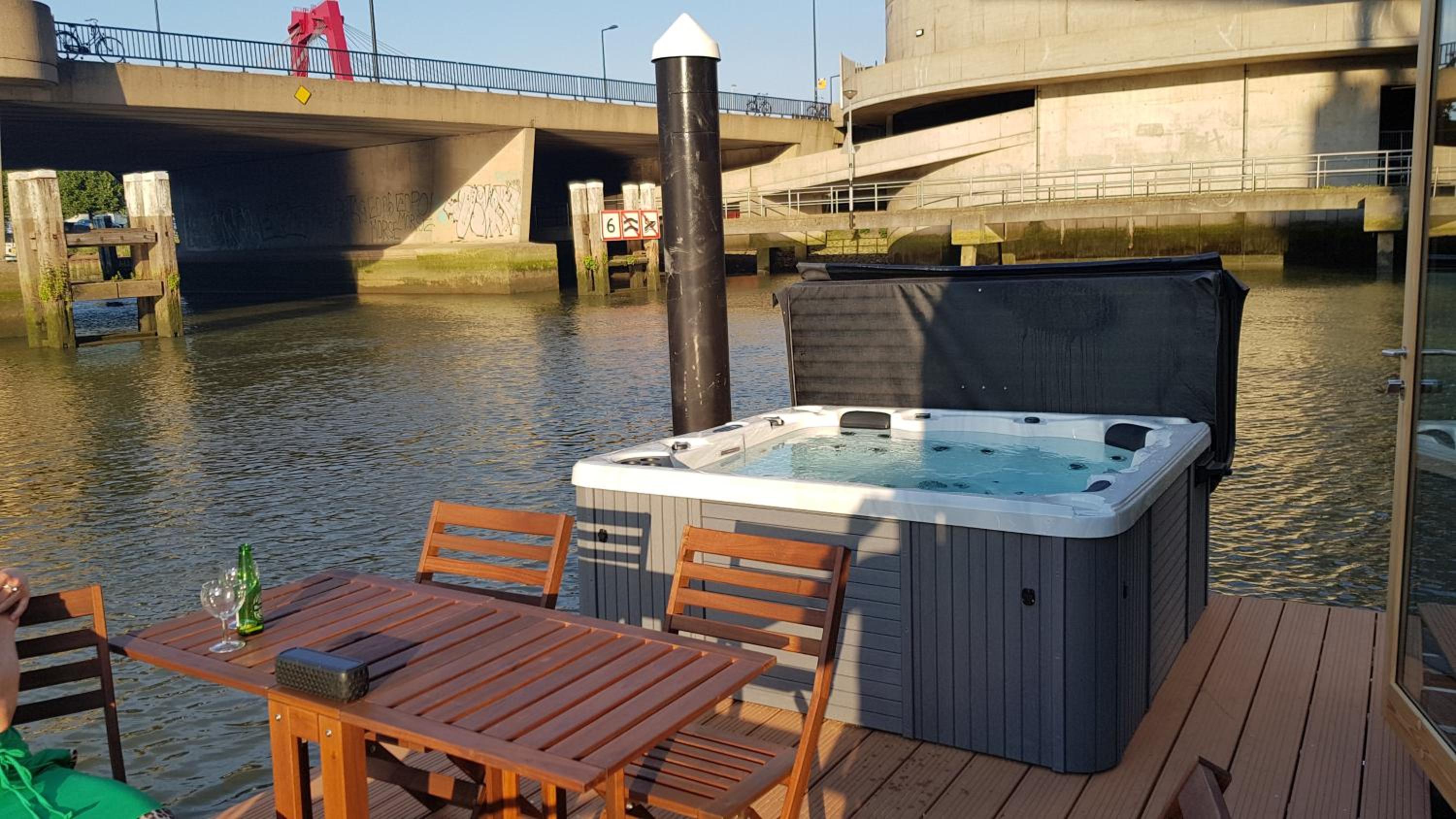 House Boat with Spa - Photo 17