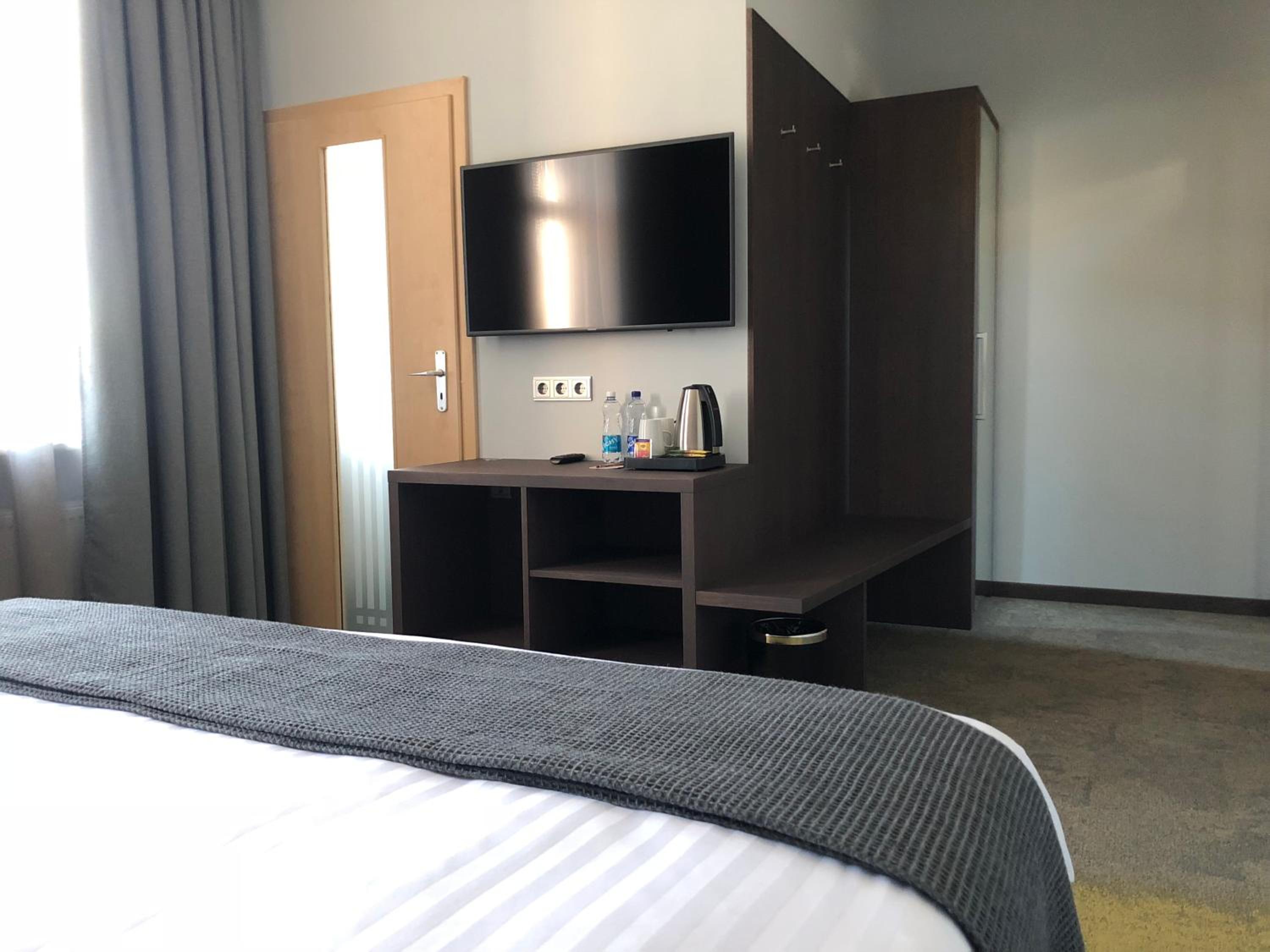 Deluxe Double Room - Photo 11