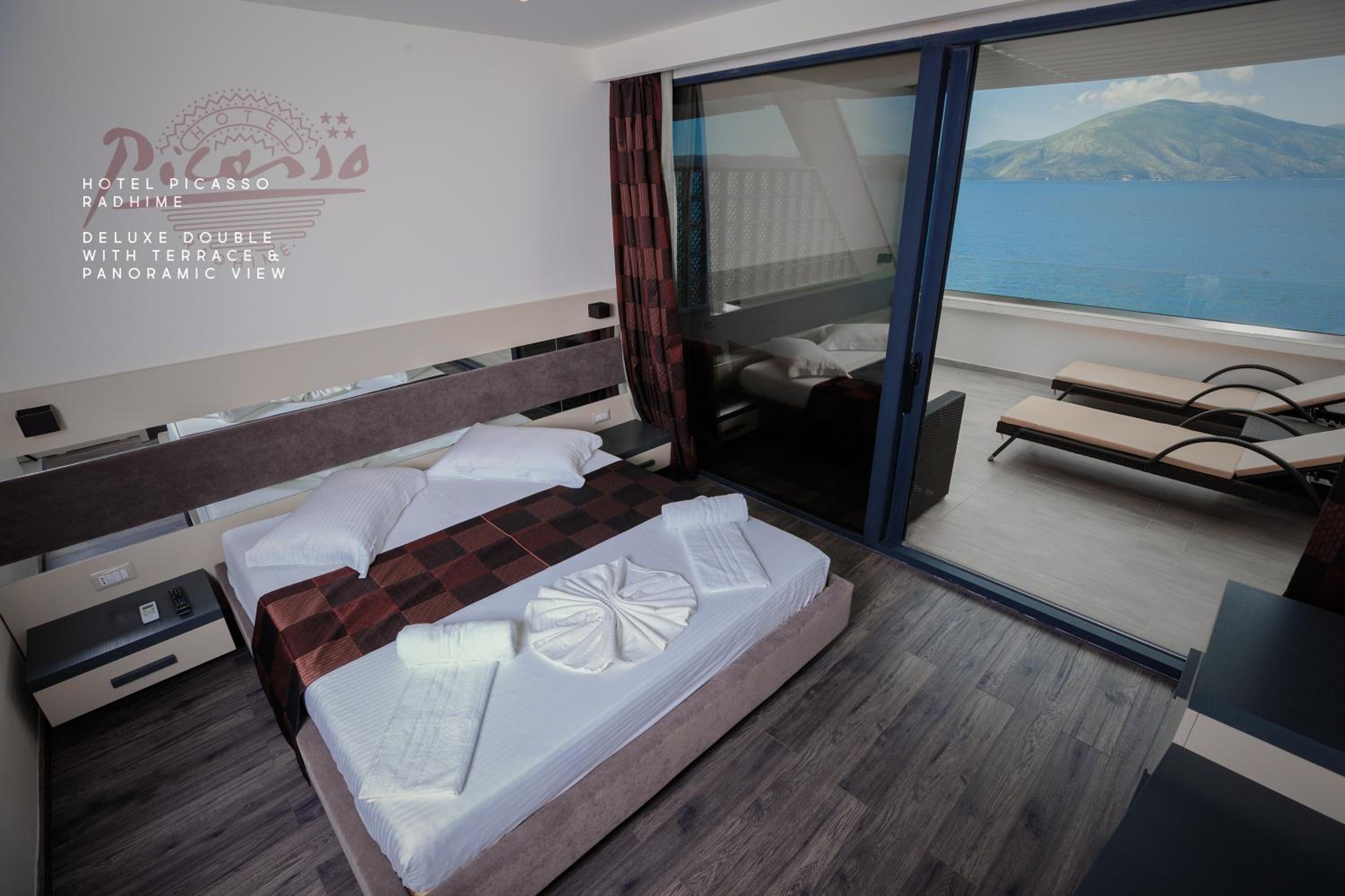 Deluxe Double Room with Balcony and Sea View