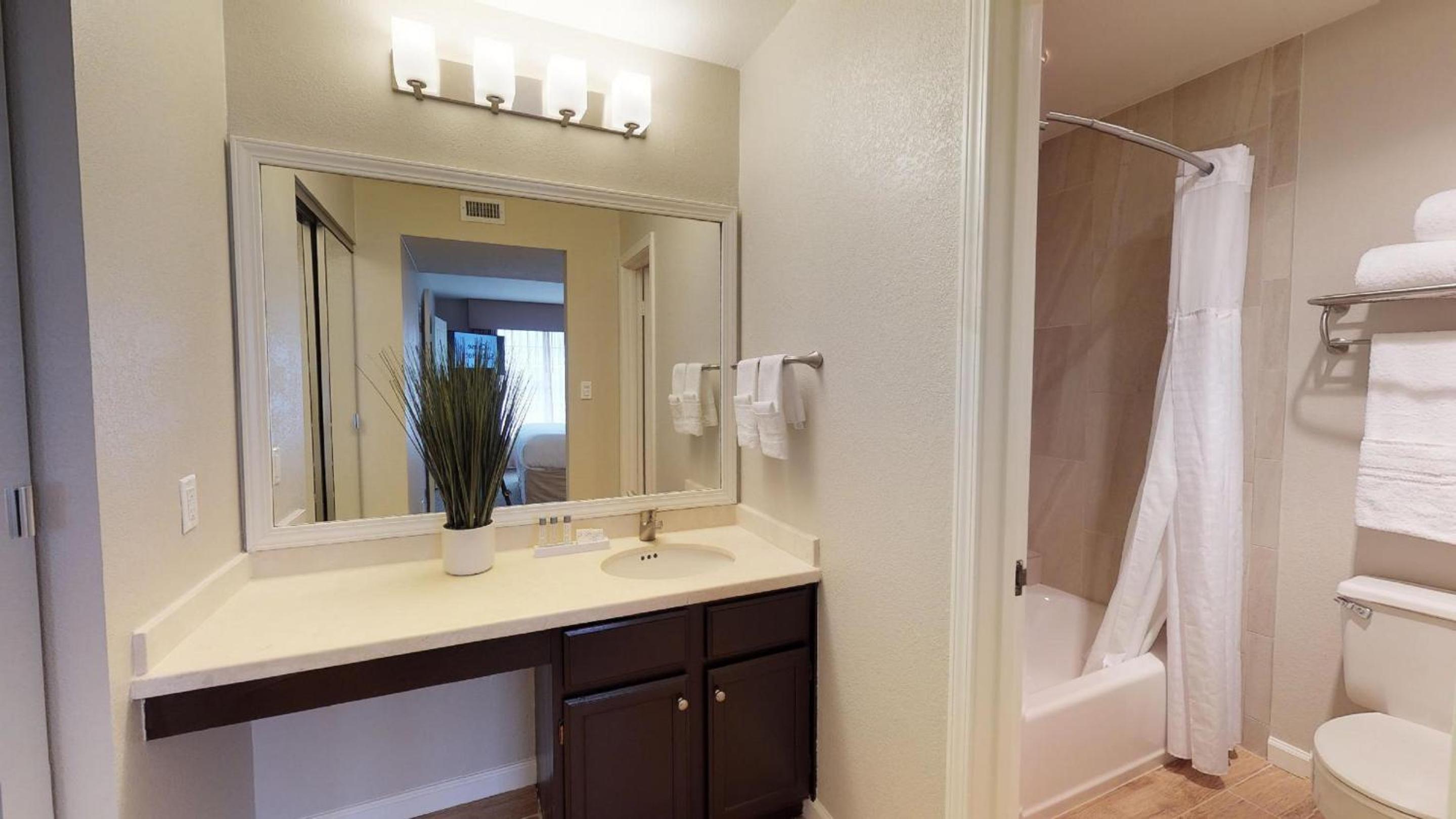 One Bedroom Suite - Full Kitchen - Photo 2