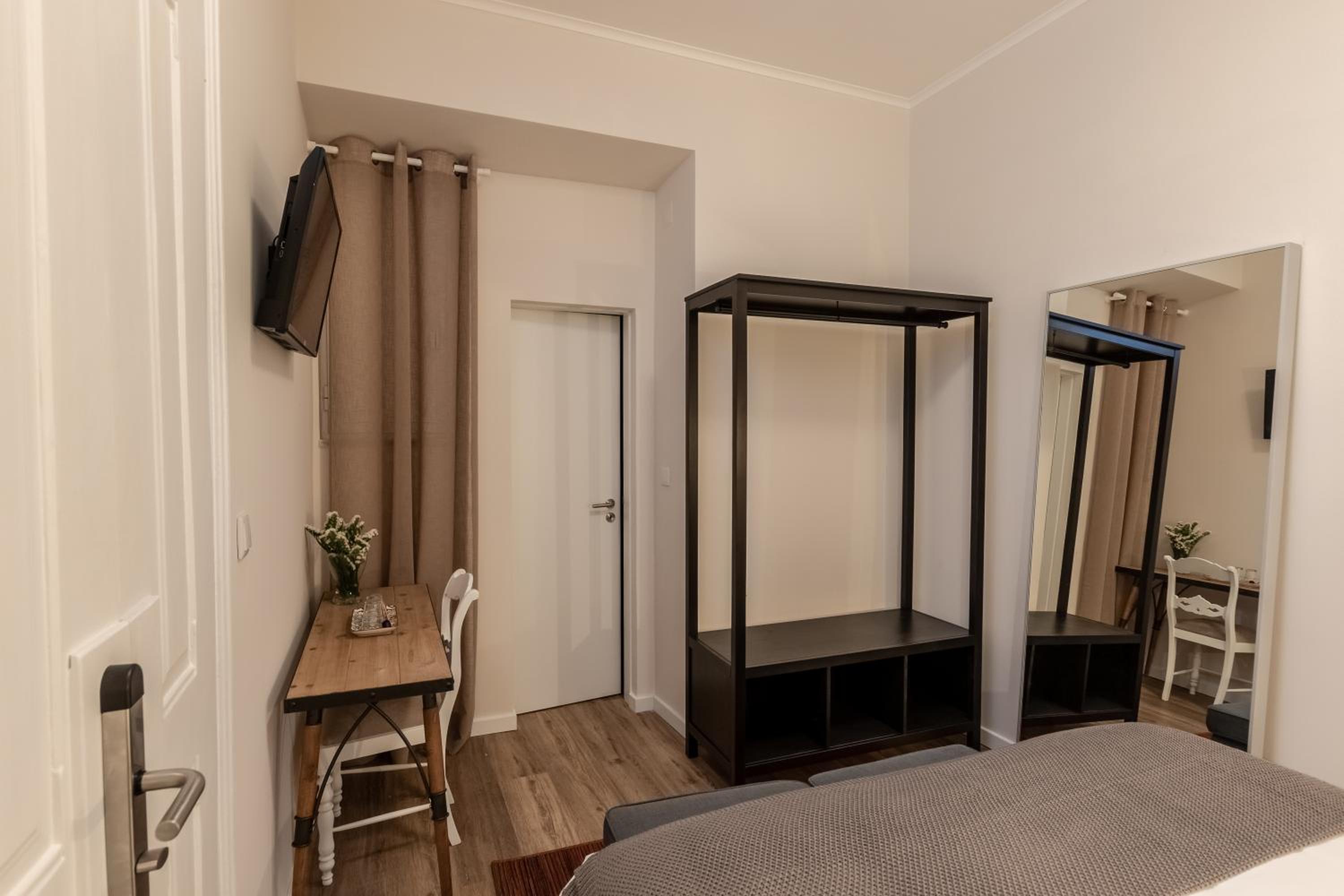 Double or Twin Room - Photo 7